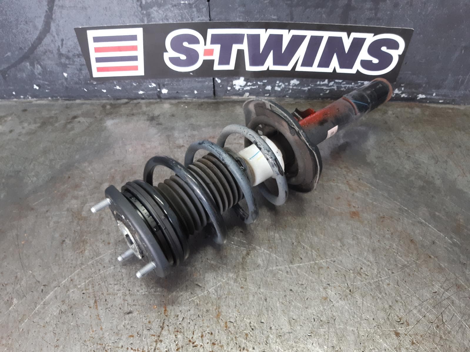 Used auto part listing image: 2020 MAZDA CX30 LEFT FRONT STRUT DM, 10/19- 0000276860