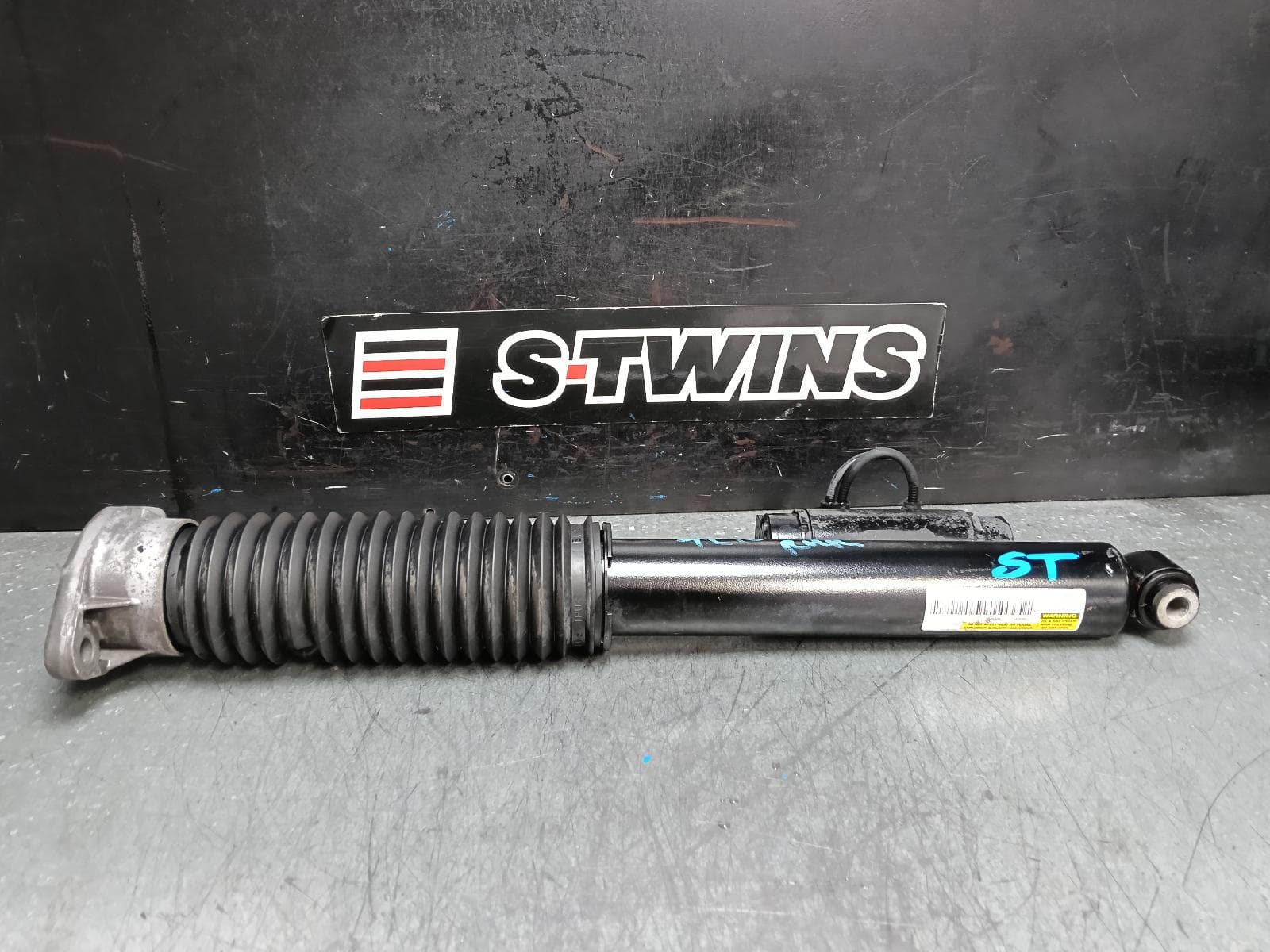 Used auto part listing image: 2022 MERCEDES GLC CLASS SHOCK ABSORBER X253/C253, LEFT/RIGHT, SINGLE SHOCK ONLY, W/ AIR SUSPENSION TYPE, GLC220D/GLC250/GLC250D/GLC300, 09/15-03/23 0000389402