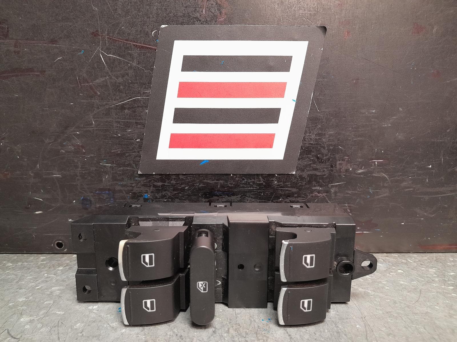 Used auto part listing image: 2020 GREAT WALL CANNON UTE PWR DR WIND SWITCH NPW, RH FRONT (MASTER SWITCH), 09/20- 0000371018