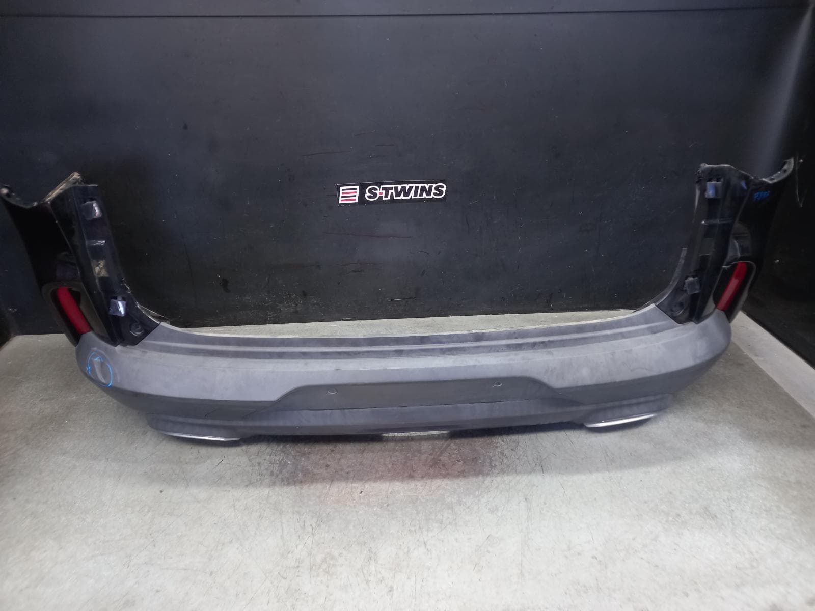 Used auto part listing image: 2021 LDV D90 REAR BUMPER BUMPER BAR (3 PIECE), SV9A, 11/17-04/24 0000404105