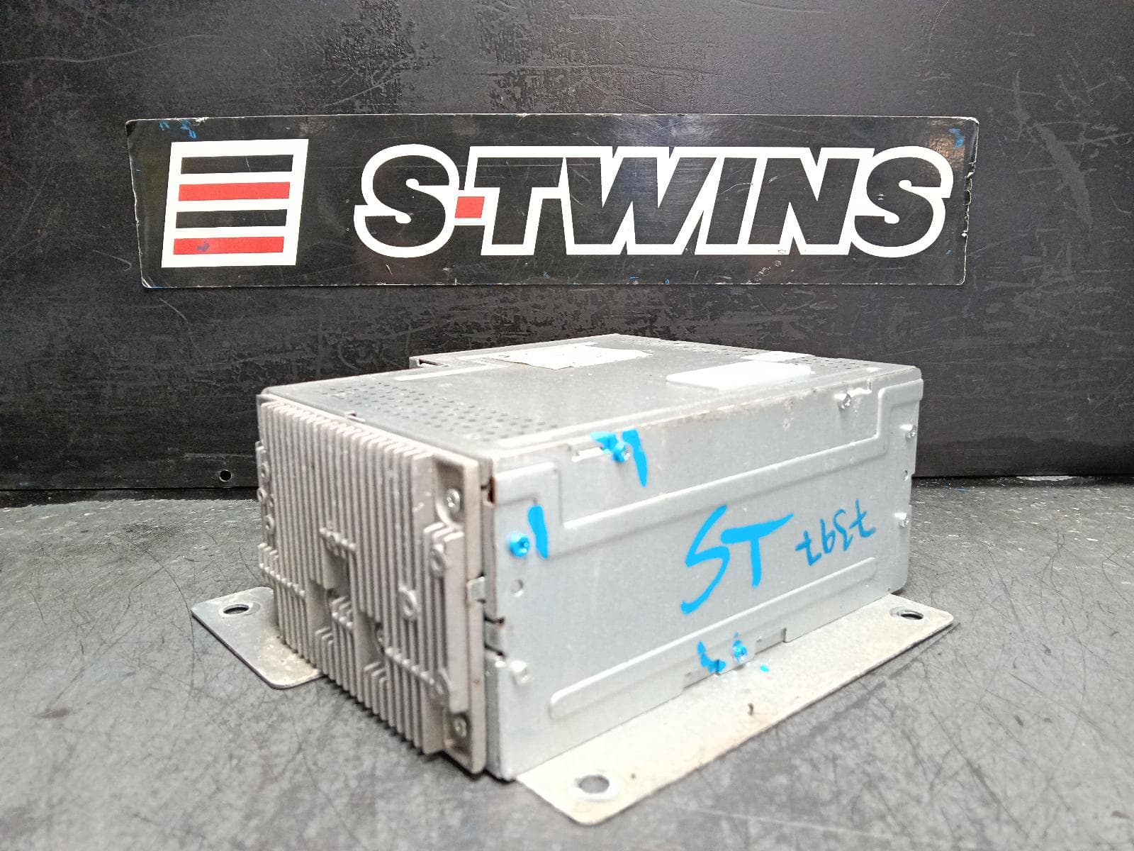 Used auto part listing image: 2021 LDV D90 HEAD UNIT, SV9A, 11/17- 0000404137