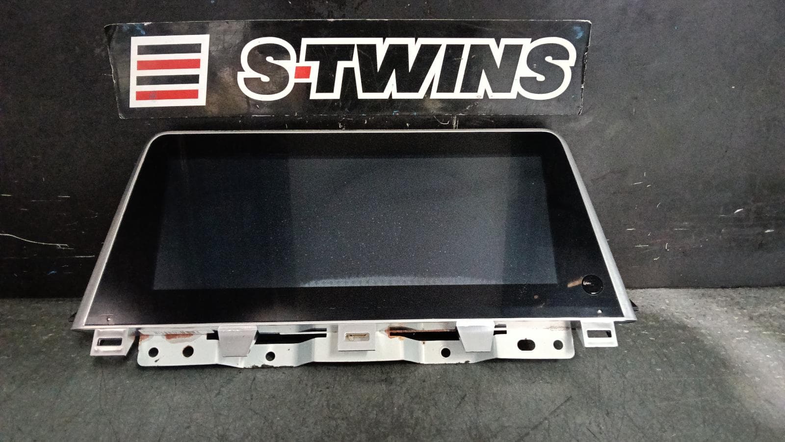 Used auto part listing image: 2021 LDV D90 DISPLAY UNIT, 12IN TOUCHSCREEN, W/ BUTTON ON THE RIGHT, SV9A, 11/17-12/22 0000402717