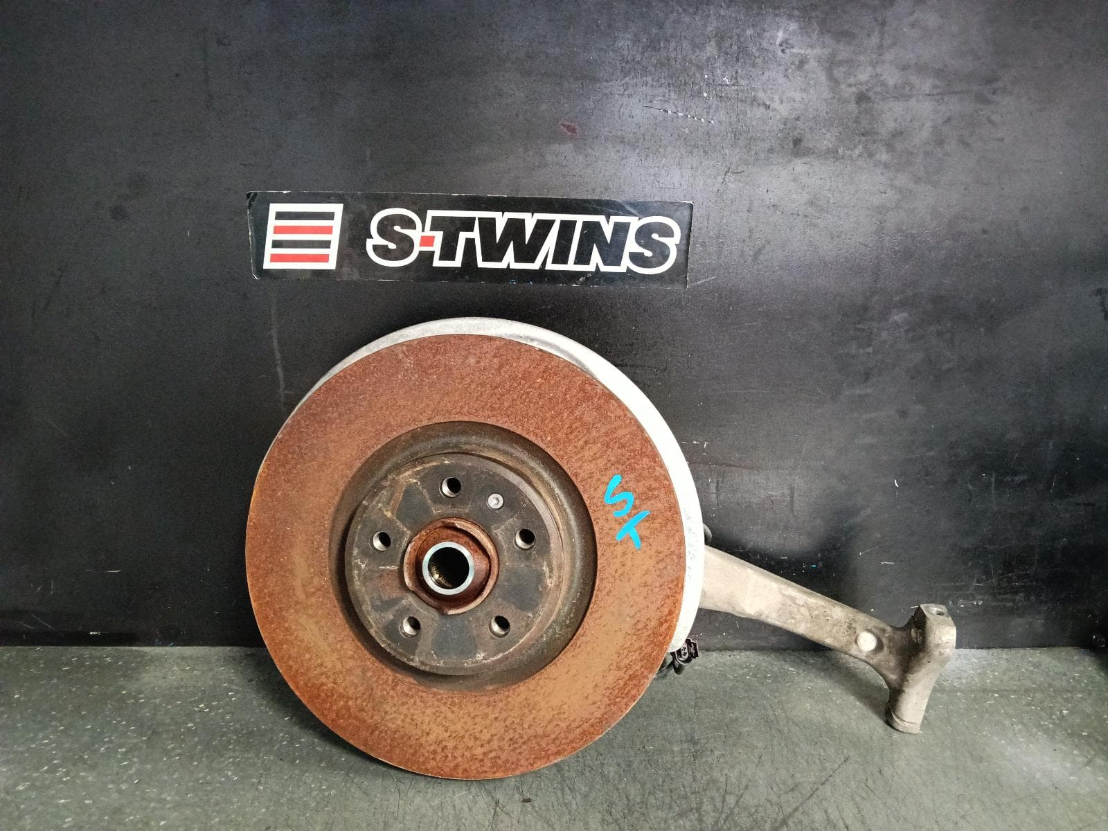 Used auto part listing image: 2020 AUDI A5/S5 LEFT FRONT HUB ASSEMBLY F5, AWD, 07/16-05/24 0000394694
