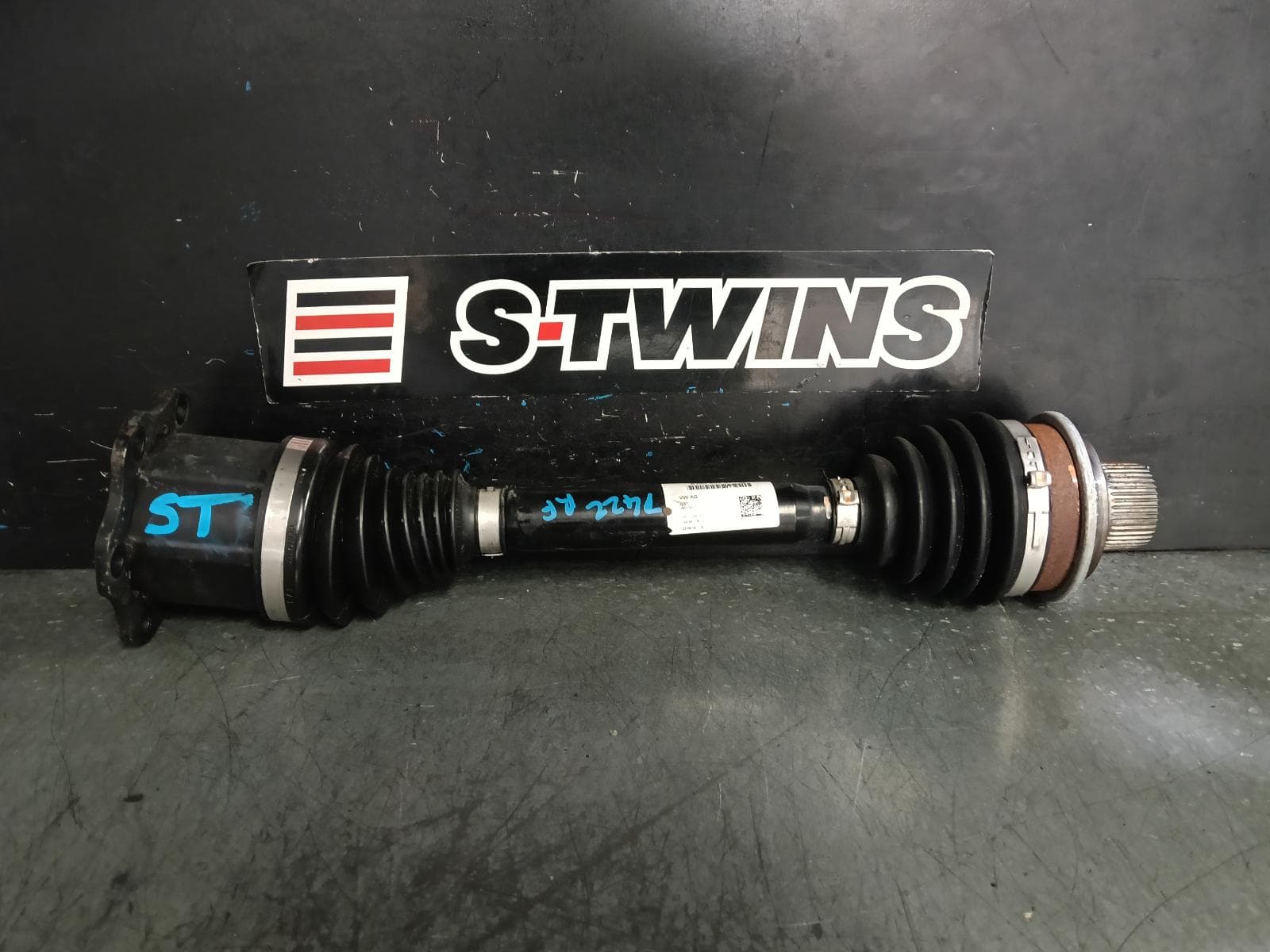 Used auto part listing image: 2020 AUDI A5/S5 RIGHT DRIVESHAFT FRONT, PETROL, 2.0, CYRB CODE, F5, 07/16-08/20 0000394698