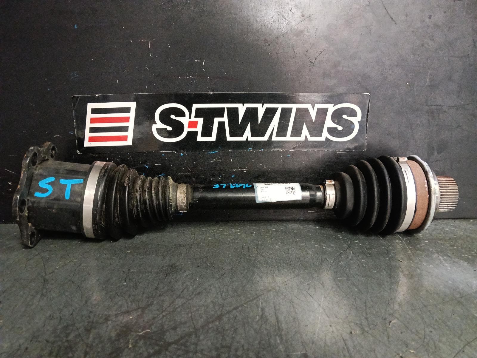 Used auto part listing image: 2020 AUDI A5/S5 LEFT DRIVESHAFT FRONT, PETROL, 2.0, CYRB CODE, F5, 07/16-08/20 0000394699