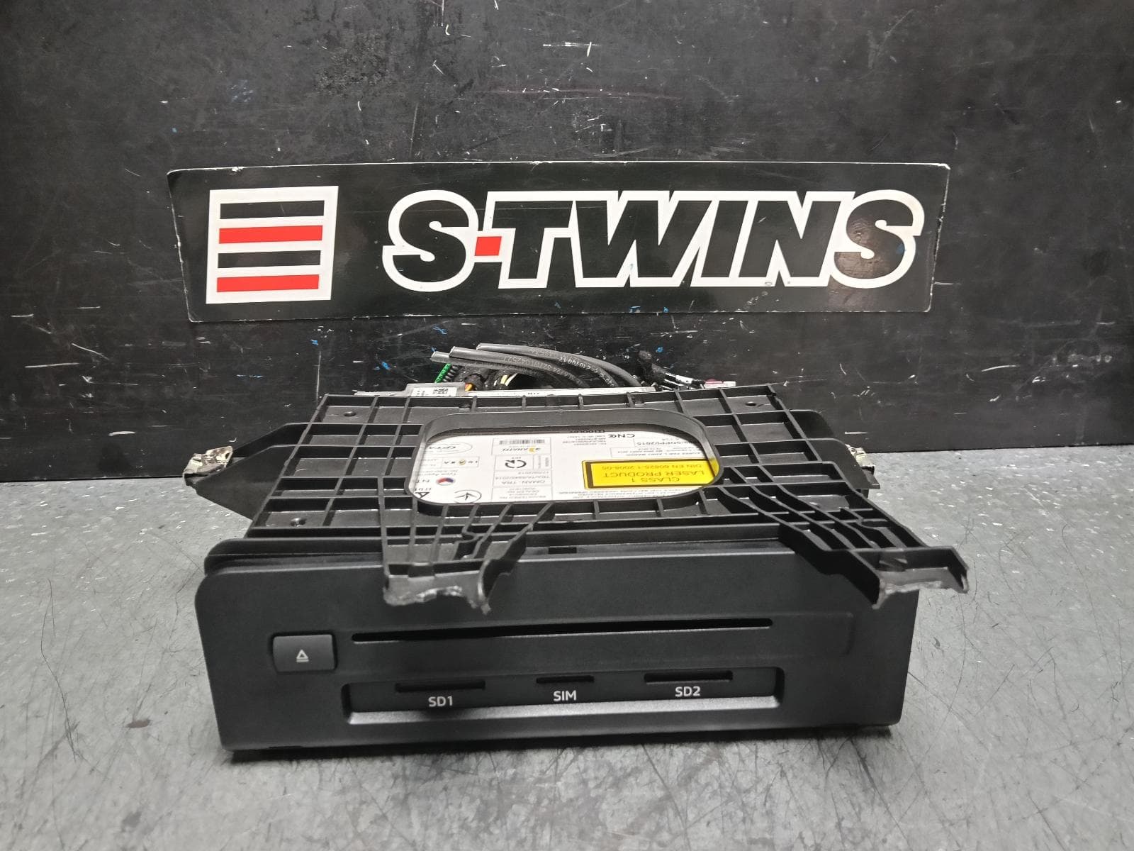 Used auto part listing image: 2020 AUDI A5/S5 8.25IN, HEAD UNIT, W/ SAT NAV TYPE, F5, 07/16-01/20 0000394701