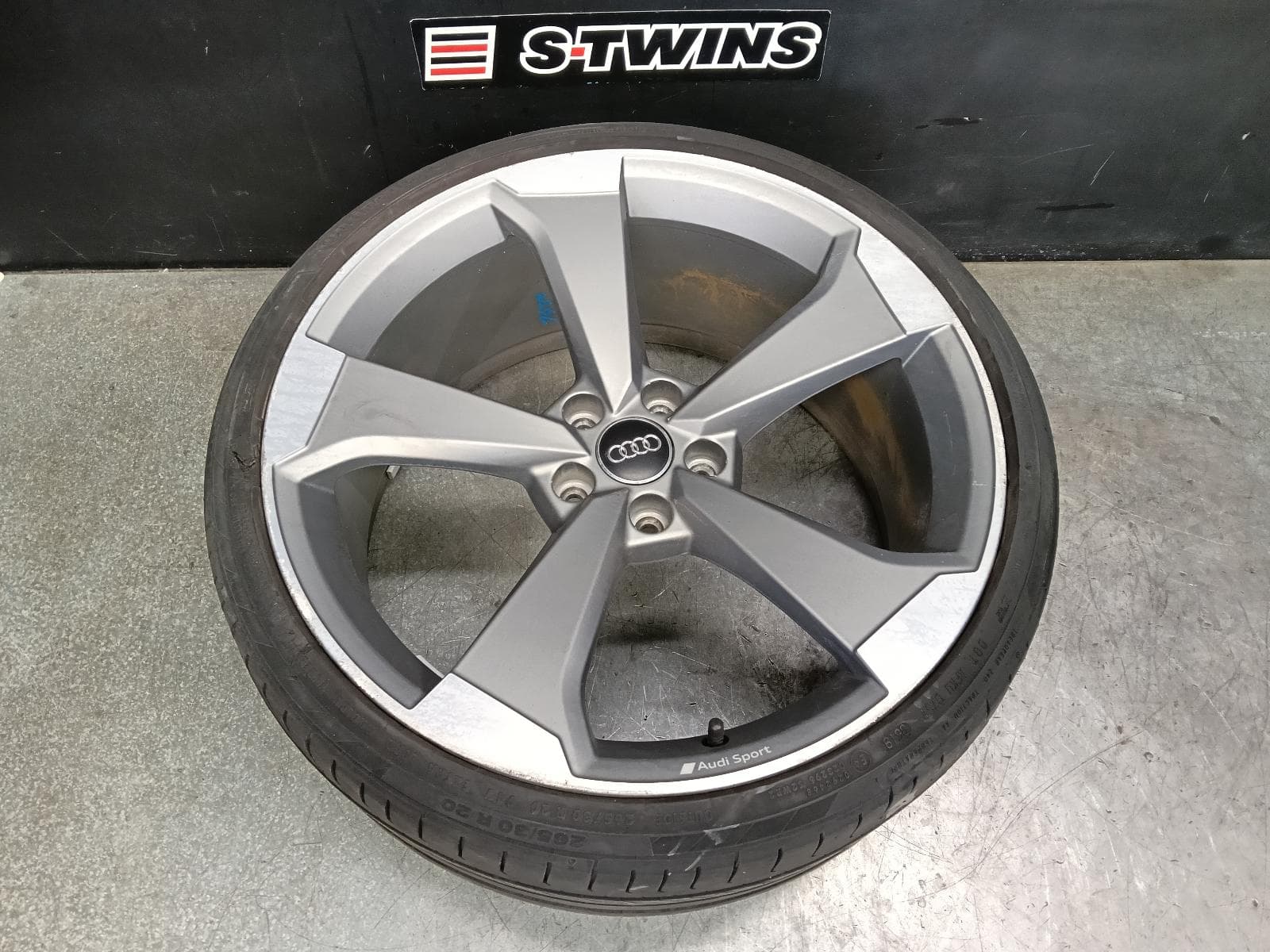 Used auto part listing image: 2020 AUDI A5/S5 WHEEL MAG FACTORY, 20X9IN, AUDI SPORT 5 SPOKE, F5, 07/16- 0000394706