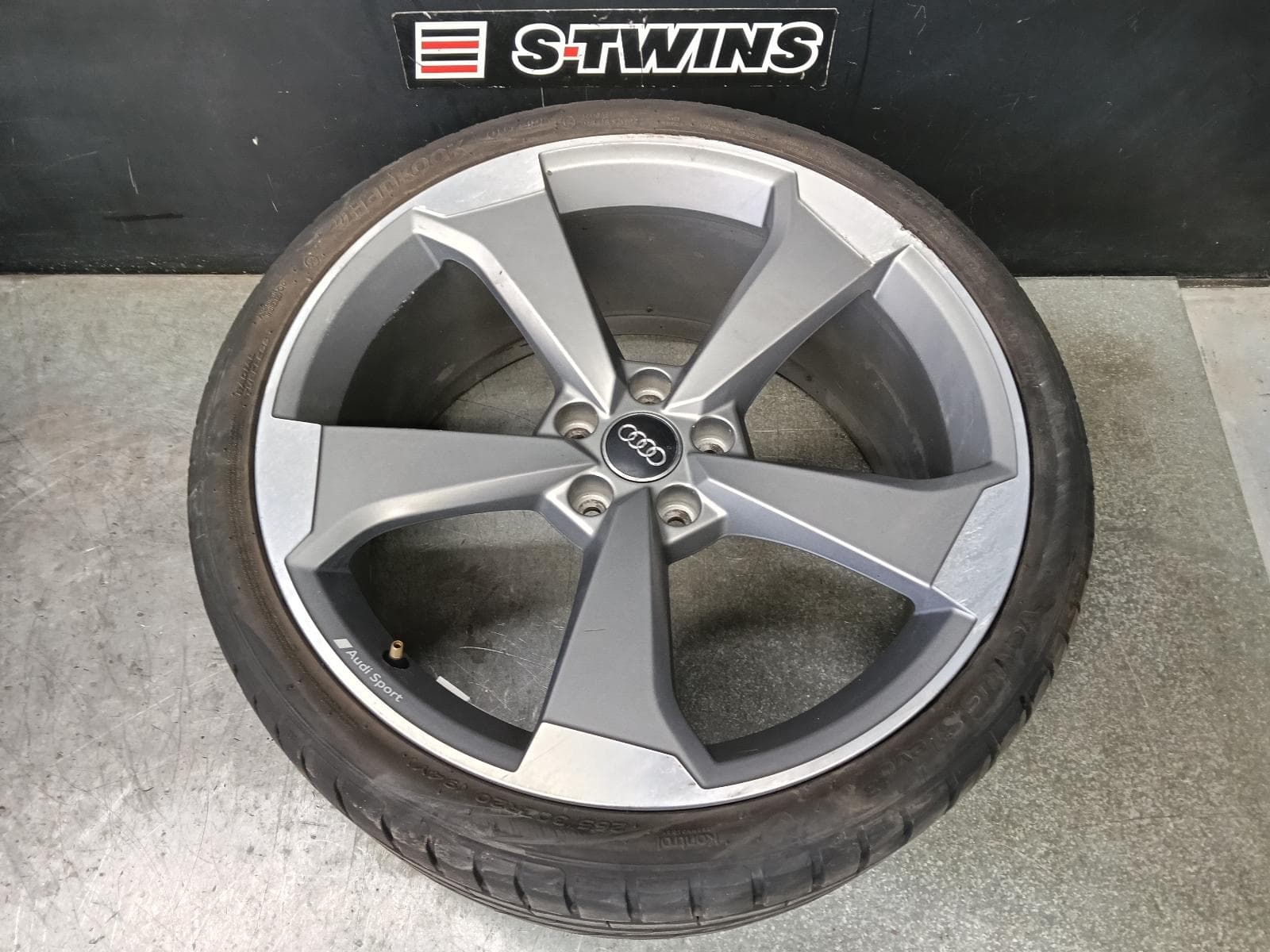 Used auto part listing image: 2020 AUDI A5/S5 WHEEL MAG FACTORY, 20X9IN, AUDI SPORT 5 SPOKE, F5, 07/16- 0000394707