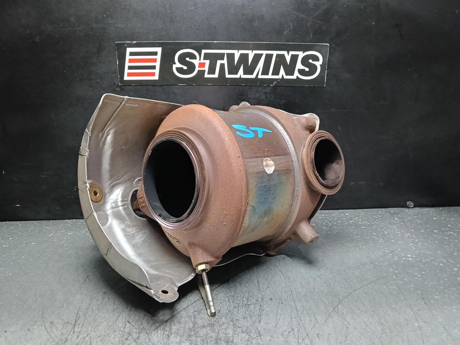 Used auto part listing image: 2022 CHEVROLET SILVERADO CATALYTIC CONVERTER GMSV RHD 2500, T1, DOWNPIPE-CAT TYPE, DIESEL, 6.6, TURBO, 07/21- 0000381503