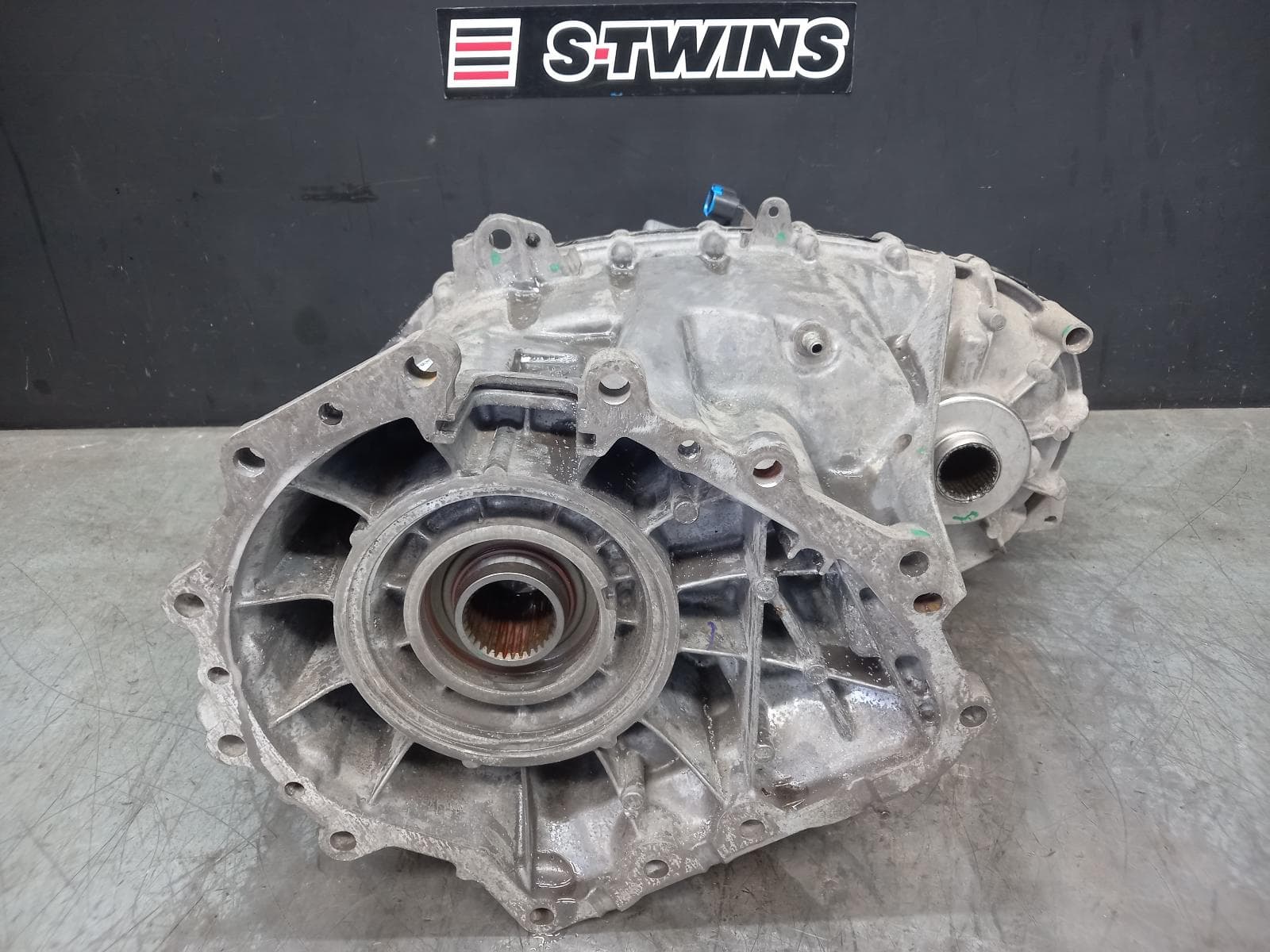 Used auto part listing image: 2022 CHEVROLET SILVERADO TRANSFER CASE GMSV RHD 2500, T1, 07/21- 0000381362
