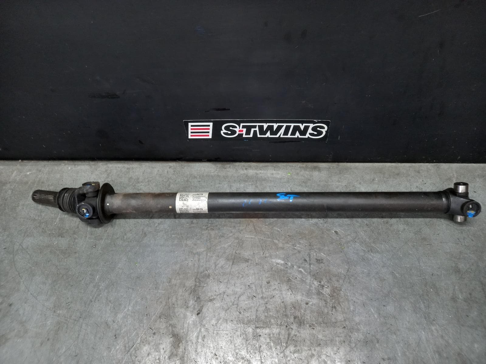 Used auto part listing image: 2022 CHEVROLET SILVERADO FRONT PROP SHAFT GMSV RHD 2500, T1, 07/21- 0000381599