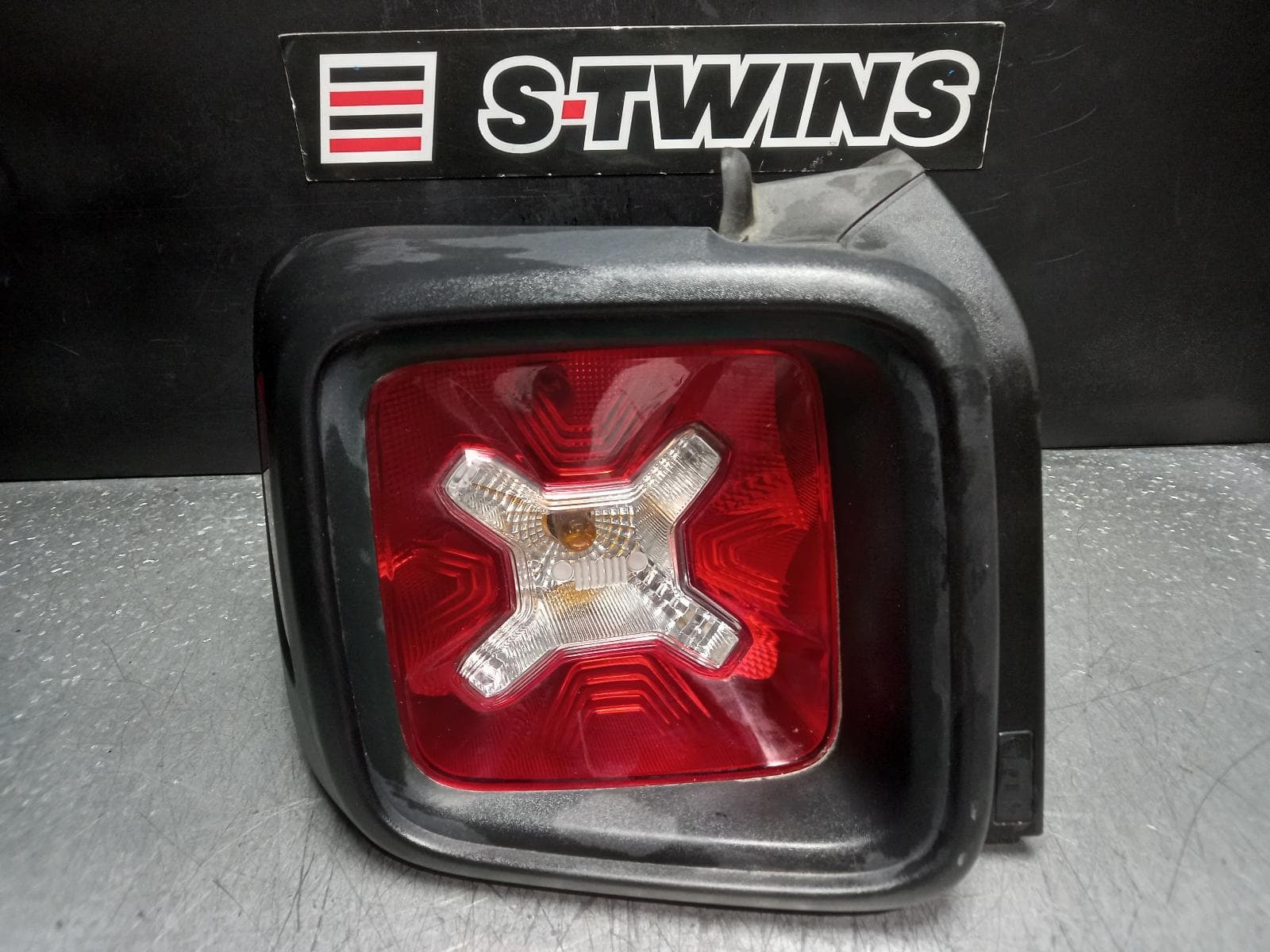 Used auto part listing image: 2016 JEEP RENEGADE LEFT TAILLIGHT BU, IN BODY, SPORT, 09/15-01/20 0000373730