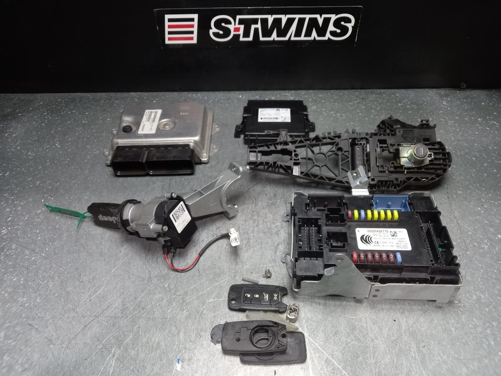 Used auto part listing image: 2016 JEEP RENEGADE ENGINE ECU, 1.4, SEC SET (ECU/IMM/READER/KEY), BU, 09/15-01/20 0000373732