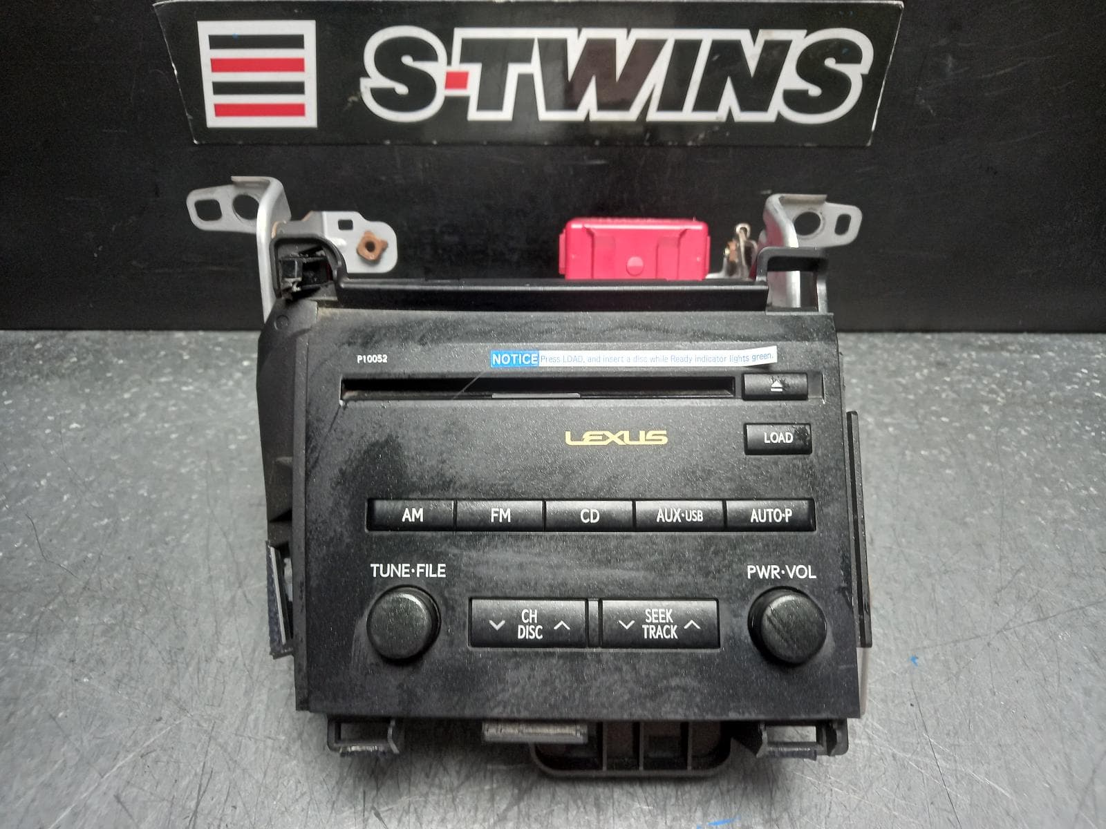 Used auto part listing image: 2012 LEXUS CT200H SAT NAV, 03/11- 0000374307