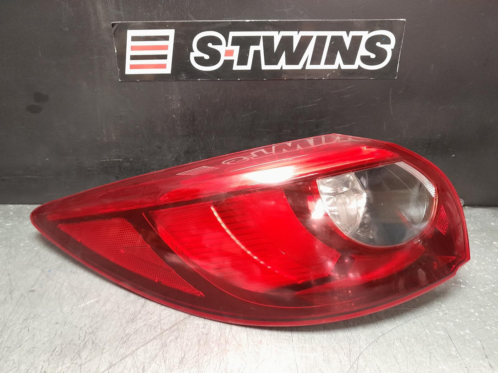 Used auto part listing image: 2015 MAZDA CX5 LEFT TAILLIGHT KE, IN BODY, W/ LED TYPE, 12/14-12/16 0000373940
