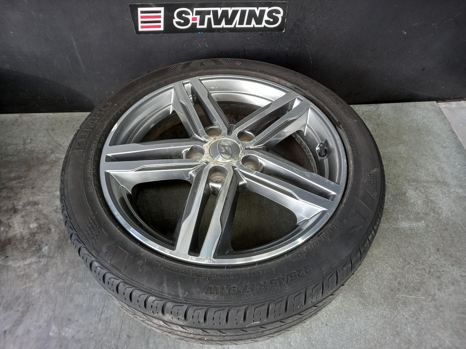 Used auto part listing image: 2018 HYUNDAI ELANTRA WHEEL MAG FACTORY, 17X7IN, AD, 12/15-12/20 0000326680