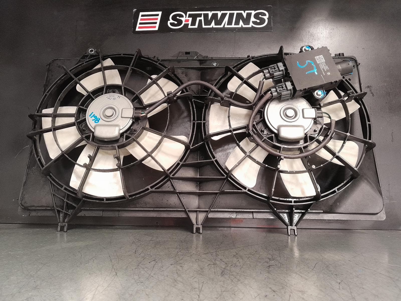 Used auto part listing image: 2016 HOLDEN COMMODORE FAN DUAL FAN ASSY, 6.0, VF, 05/13-12/17 0000371320