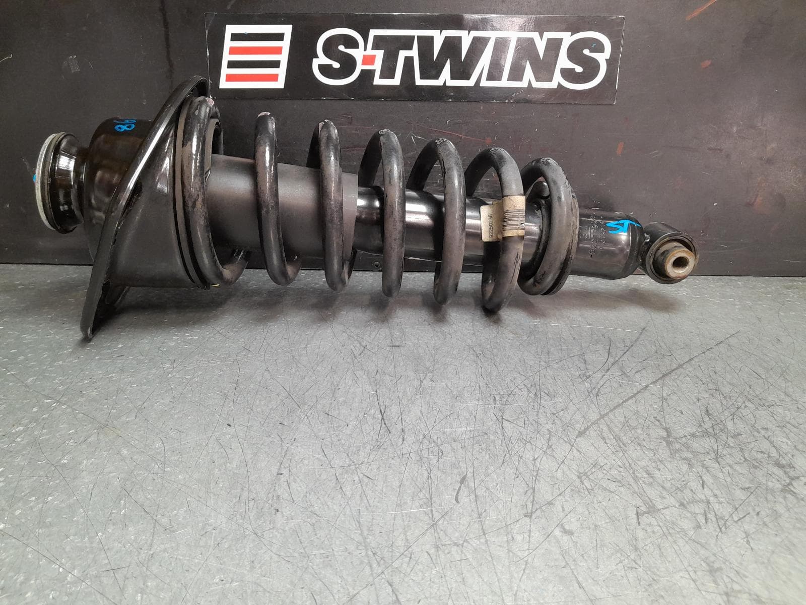 Used auto part listing image: 2016 HOLDEN COMMODORE RIGHT REAR STRUT VF, SEDAN, SV6/SS/SS-V, 05/13-12/17 0000371330