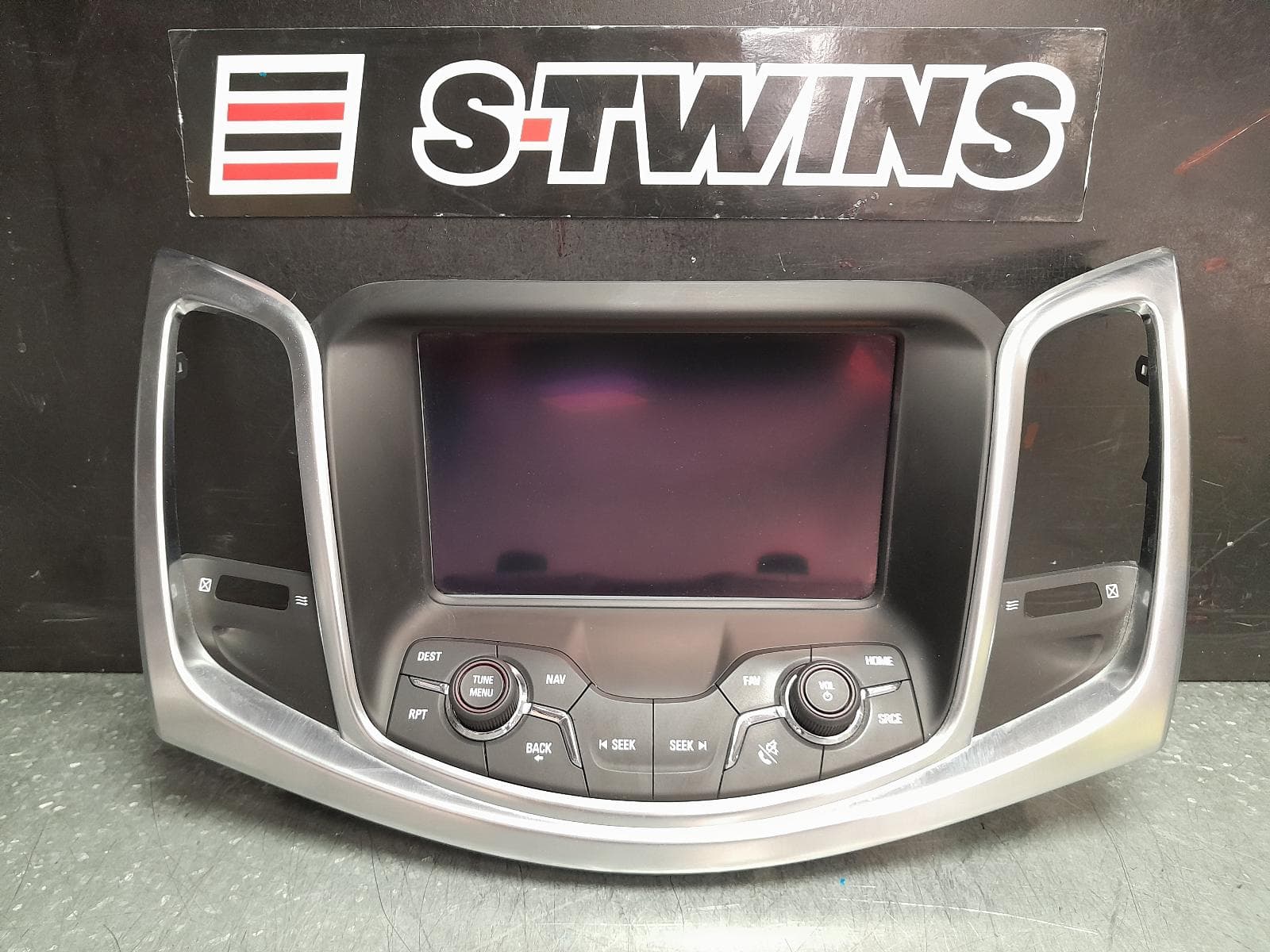 Used auto part listing image: 2016 HOLDEN COMMODORE DISPLAY SCREEN, 8IN SAT NAV TYPE, VF, 05/13-12/17 0000371335