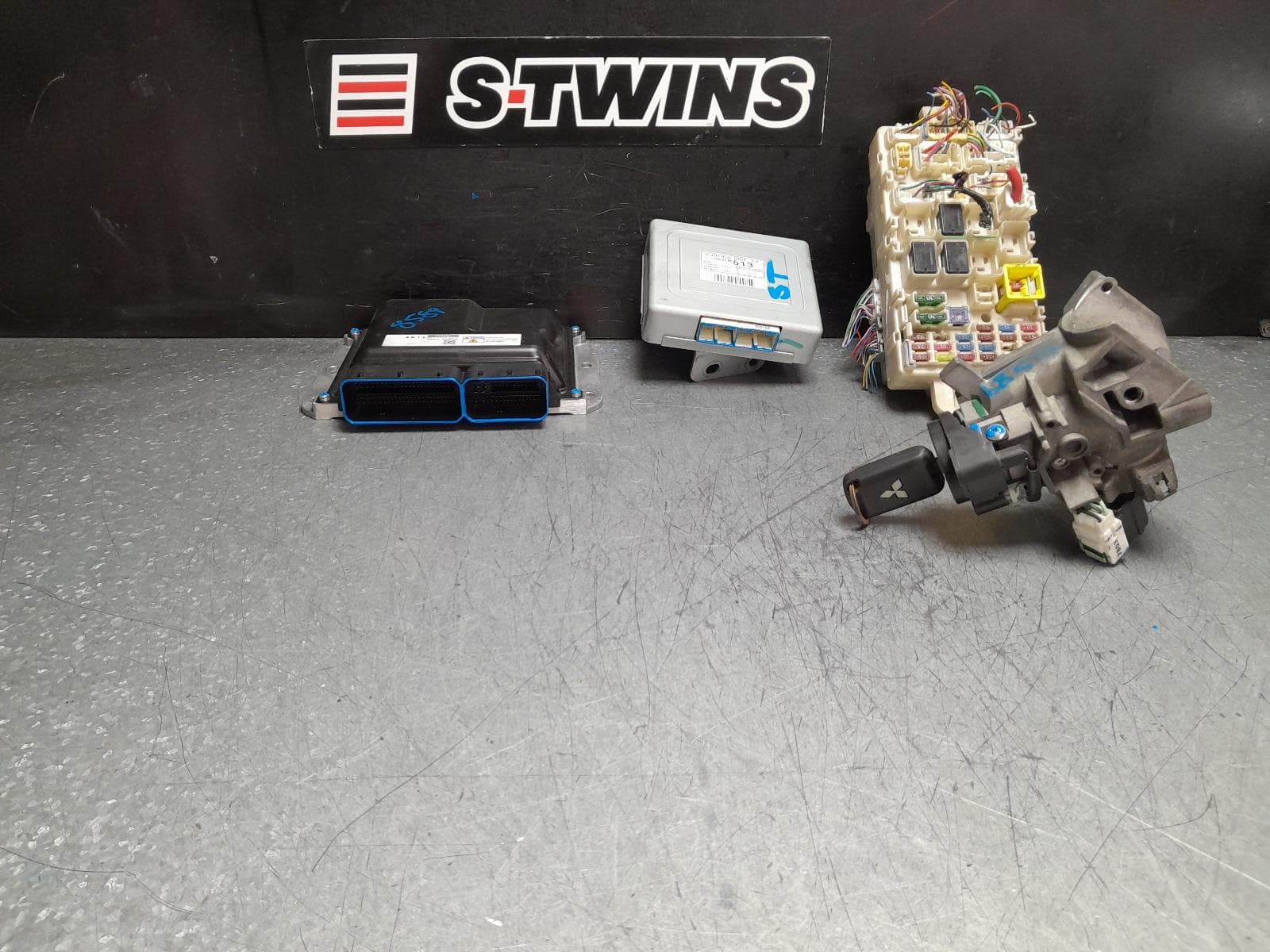 Used auto part listing image: 2017 MITSUBISHI TRITON ENGINE ECU, 2.4, DIESEL, 4N15, AUTO T/M, P/N 1860C395, SEC SET (ECU/IMM/READER/KEY), MQ-MR, 03/15-10/18 0000372248