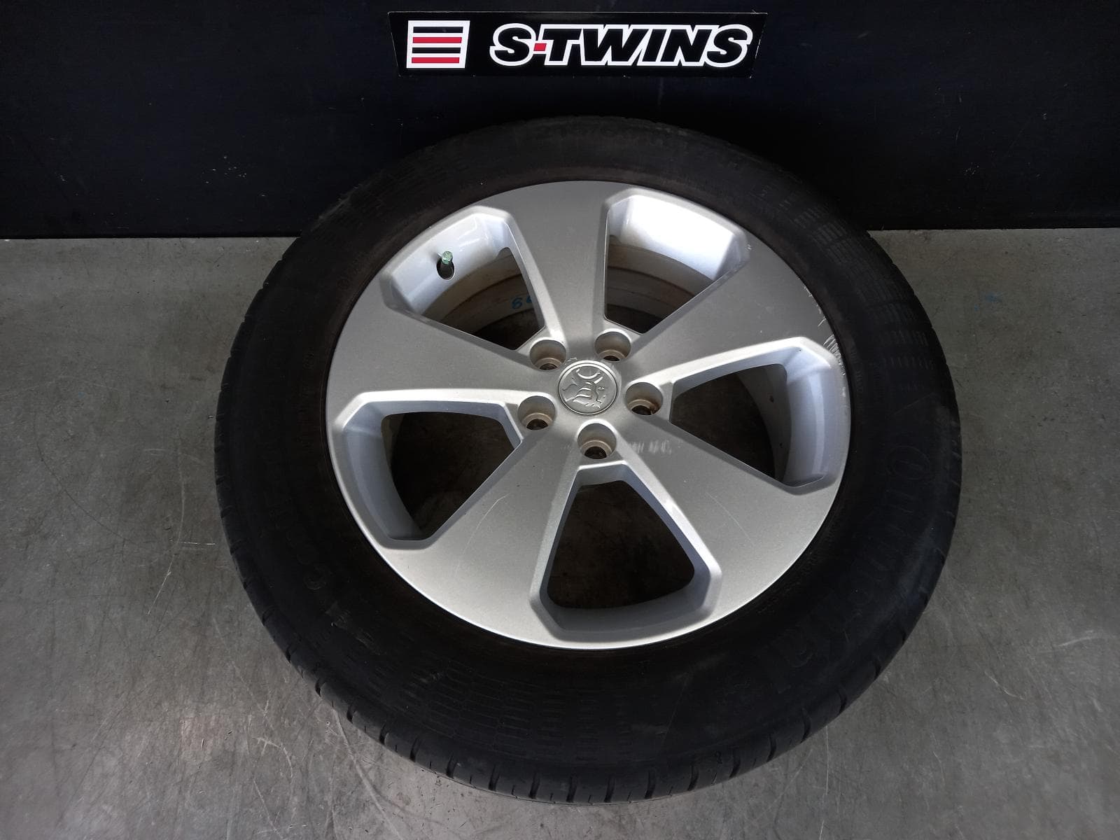 Used auto part listing image: 2019 HOLDEN TRAX WHEEL MAG FACTORY, 17X7IN, TJ SERIES, 08/13-12/20 0000324680