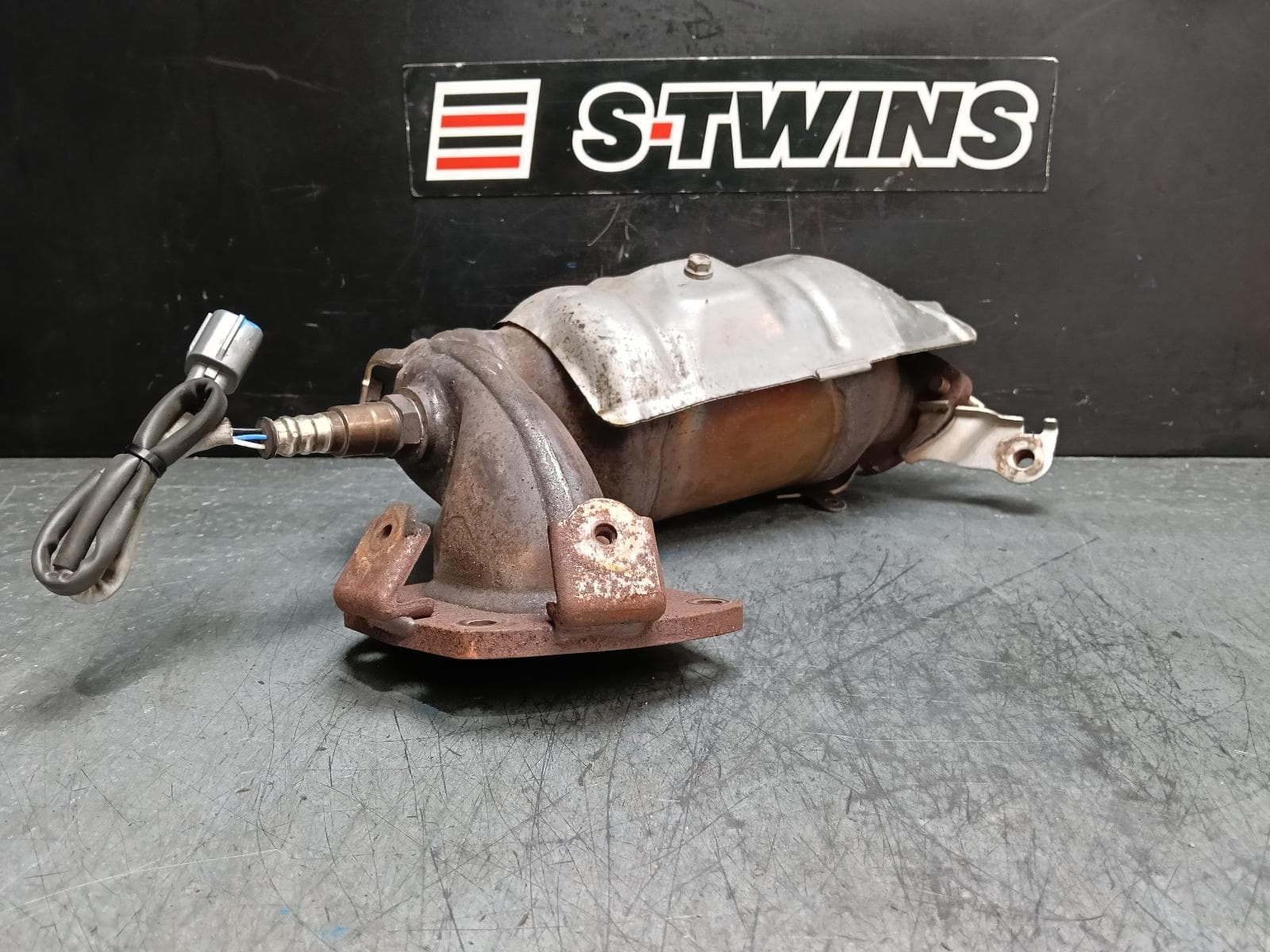 Used auto part listing image: 2017 TOYOTA KLUGER CATALYTIC CONVERTER MANIFOLD-CAT TYPE, 3.5, PETROL, FRONT, GSU50/GSU55, 11/16-02/21 0000386433