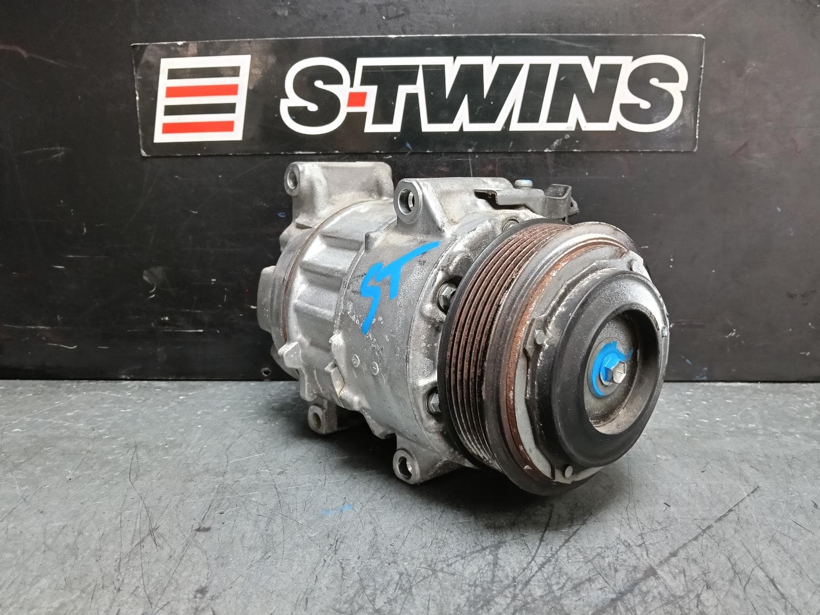 Used auto part listing image: 2017 TOYOTA KLUGER A C COMPRESSOR 3.5, 2GR-FKS, PETROL, GSU50/GSU55, 11/16-02/21 0000386436