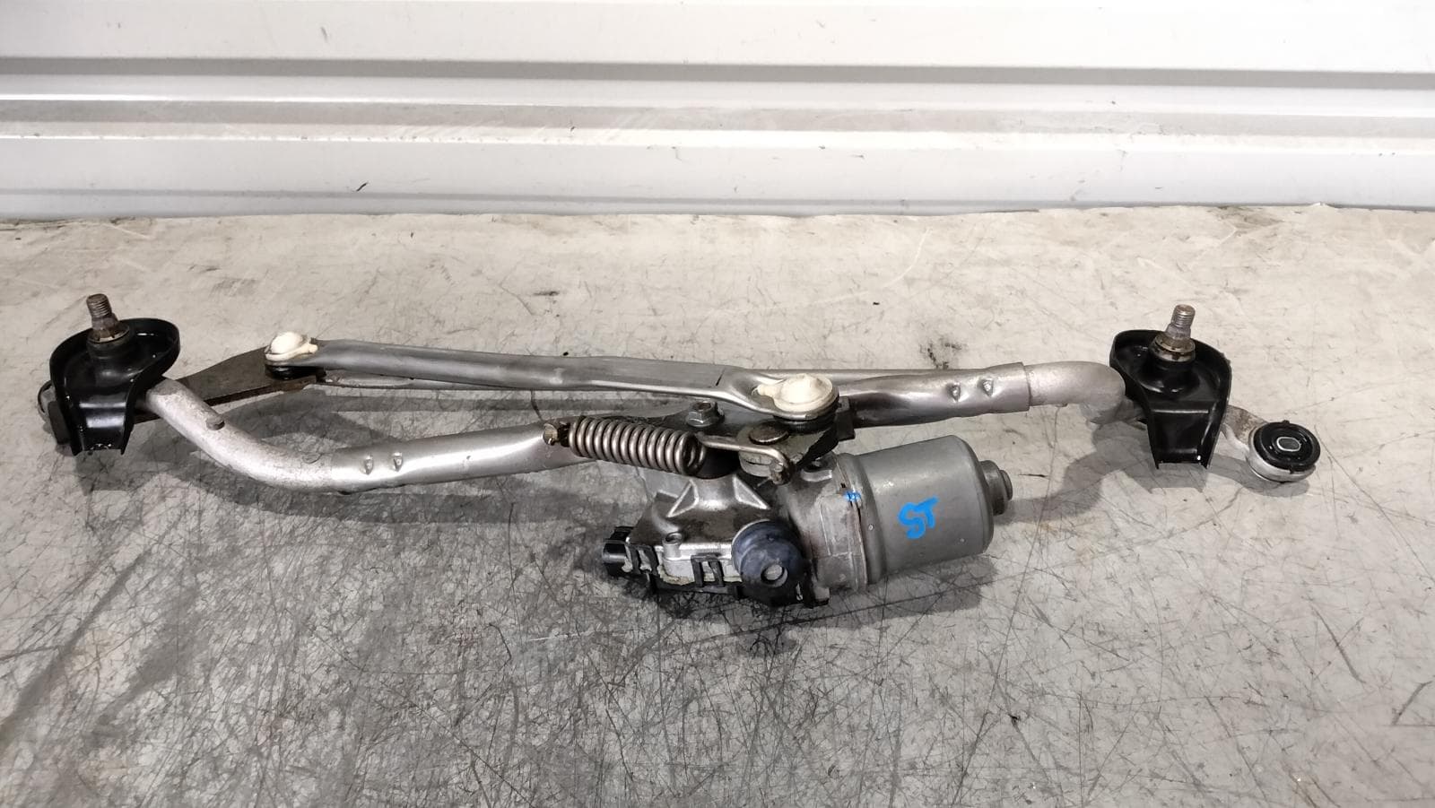 Used auto part listing image: 2017 TOYOTA KLUGER WIPER MOTOR FRONT, GSU50/GSU55, 12/13-02/21 0000385005