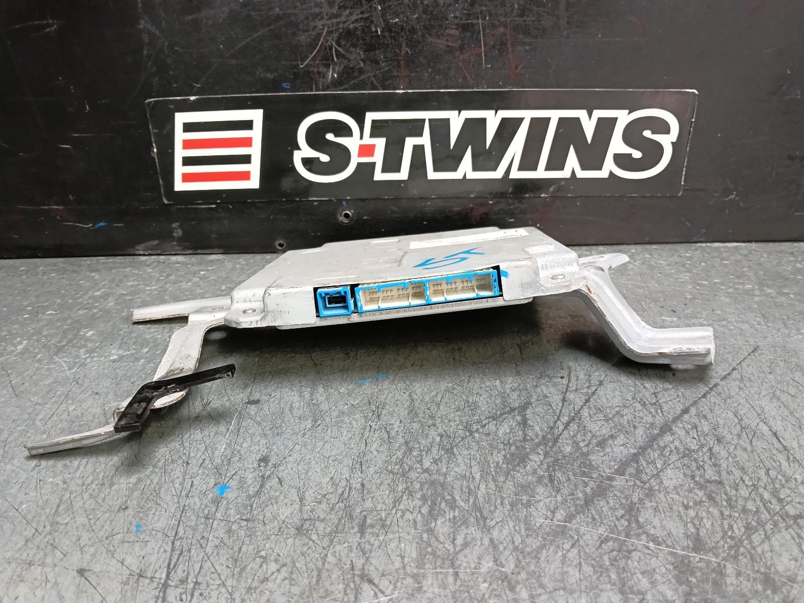 Used auto part listing image: 2017 TOYOTA KLUGER STEERING MODULE, GSU50/GSU55, 12/13-02/21 0000386453