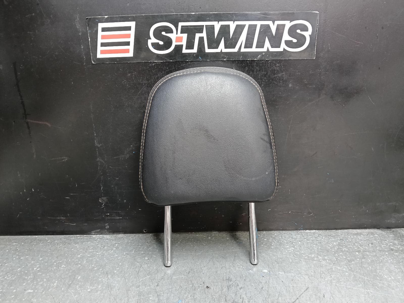 Used auto part listing image: 2017 TOYOTA KLUGER HEADREST XU50 SERIES, RH FRONT, LEATHER, BLACK, 03/14-02/21 0000387004