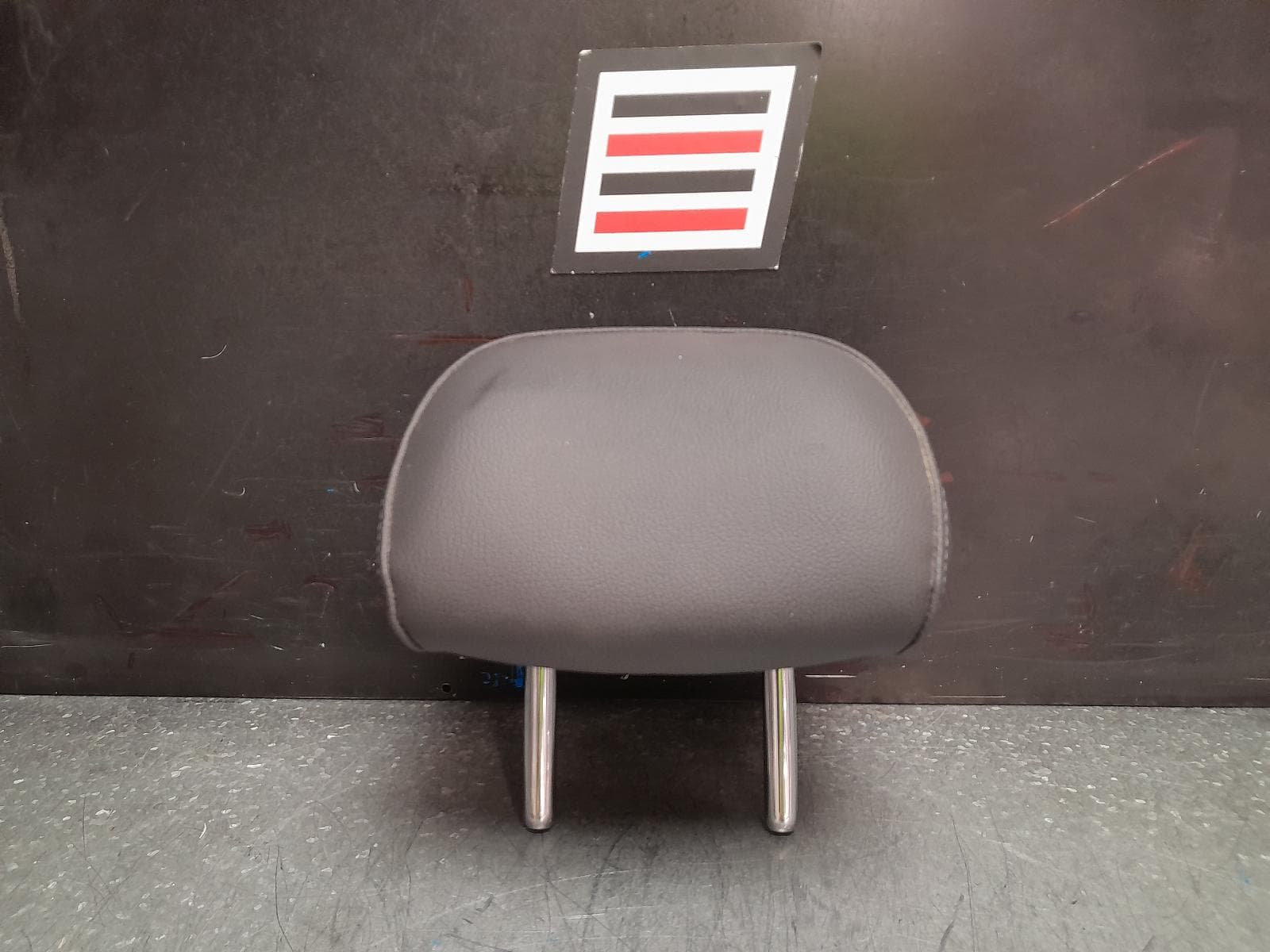 Used auto part listing image: 2022 HYUNDAI I30 HEADREST CENTRE REAR 2ND ROW, LEATHER, GREY, PREMIUM/SR/SR PREMIUM, PD, 03/17- 0000369695