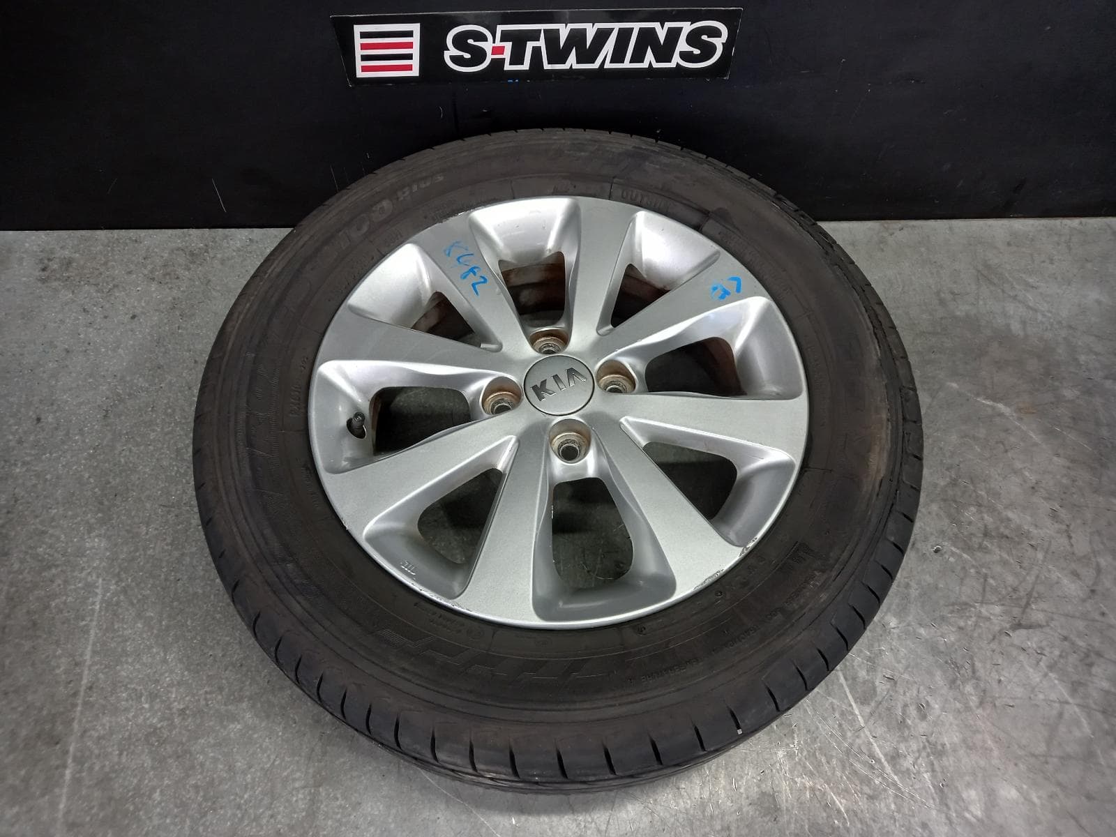 Used auto part listing image: 2014 KIA RIO WHEEL MAG FACTORY, 15X5.5IN, UB, 11/14-11/16 0000324235