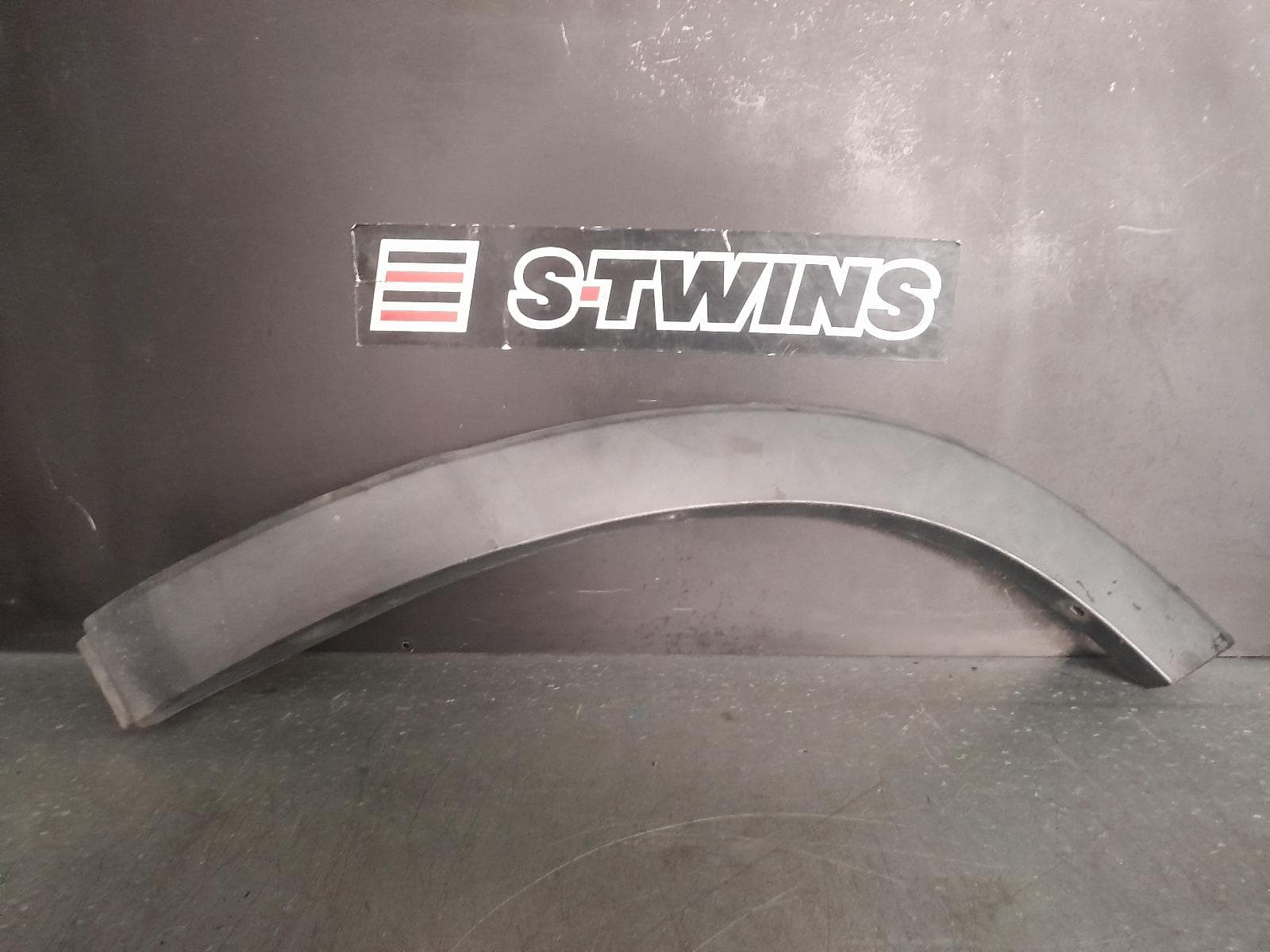Used auto part listing image: 2016 TOYOTA KLUGER WHEEL ARCH FLARE LH REAR, DOOR ARCH MOULD, GSU50-GSU55, 12/13-02/21 0000334012