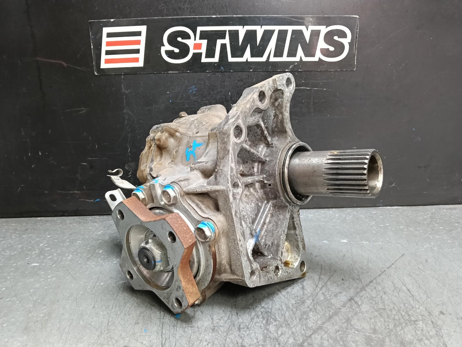 Used auto part listing image: 2015 NISSAN PATHFINDER TRANSFER CASE AUTO T/M, PETROL, 2.5, R52, 08/14-04/21 0000386968