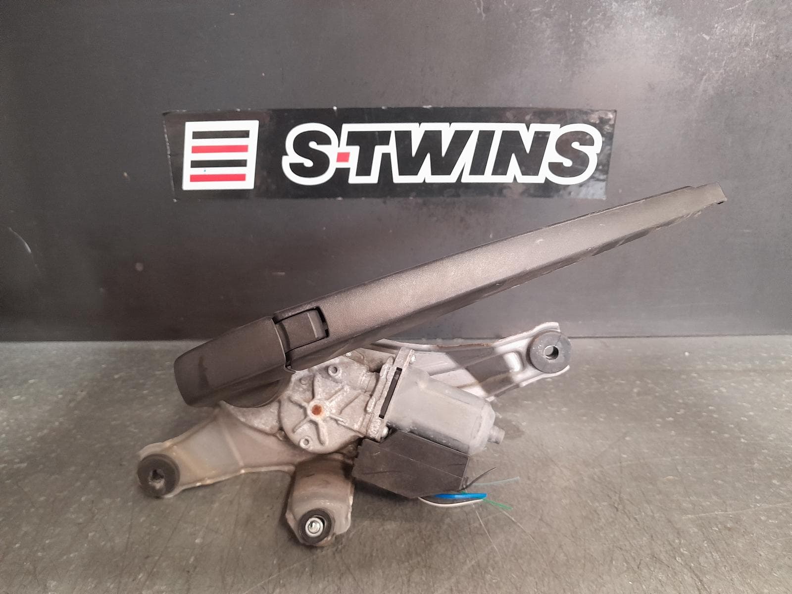 Used auto part listing image: 2020 TOYOTA LANDCRUISER WIPER MOTOR 200 SERIES, TAILGATE, 11/07-03/21 0000324737