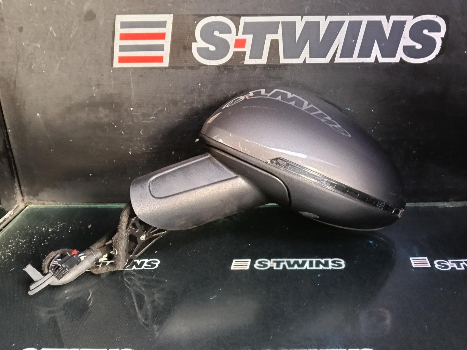 Used auto part listing image: 2016 PORSCHE MACAN LEFT DOOR MIRROR 95B, ELECTRIC FOLD, AUTODIM TYPE, 06/14-04/21 0000401878
