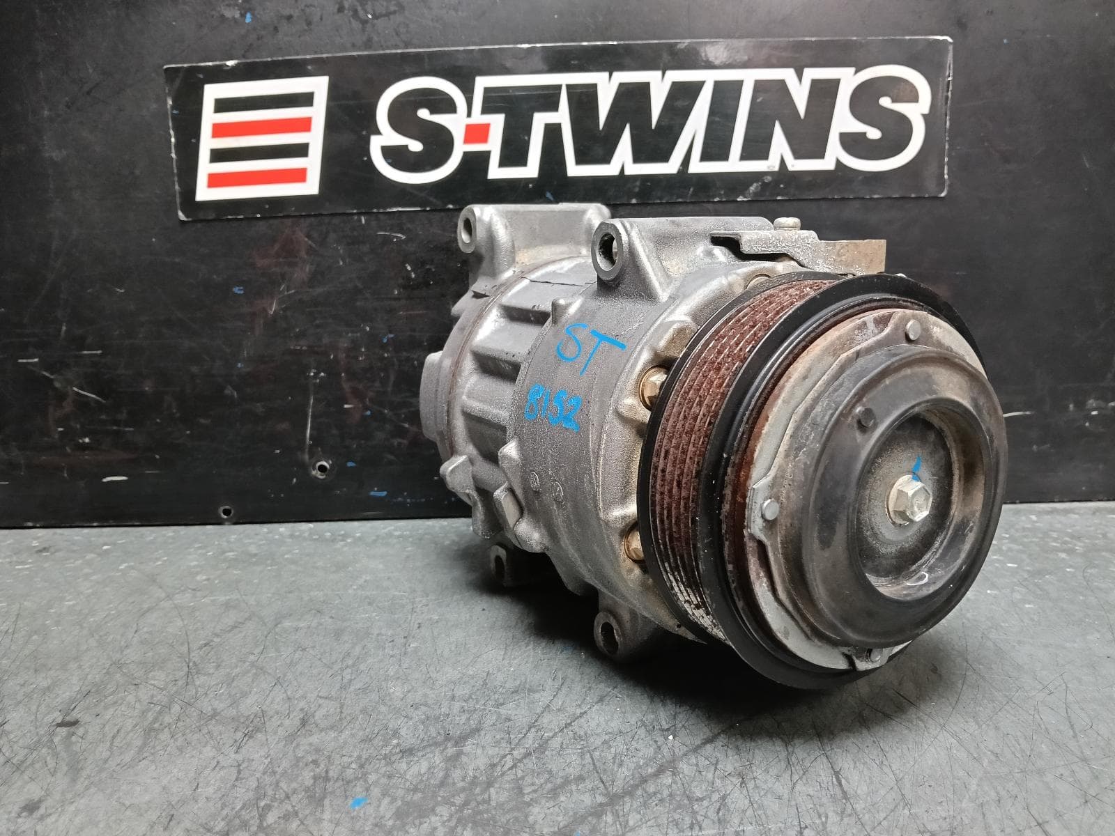 Used auto part listing image: 2017 TOYOTA KLUGER A C COMPRESSOR 3.5, 2GR-FKS, PETROL, GSU50/GSU55, 11/16-02/21 0000390252