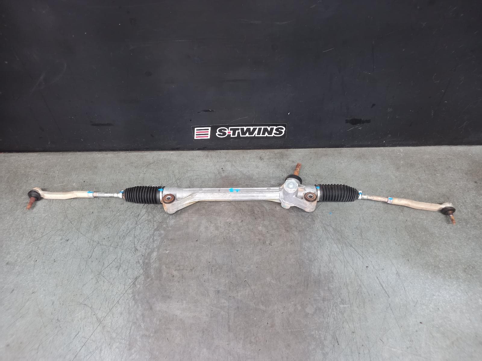 Used auto part listing image: 2017 TOYOTA KLUGER STEERING BOX RACK GSU50/GSU55, 12/13-02/21 0000390255