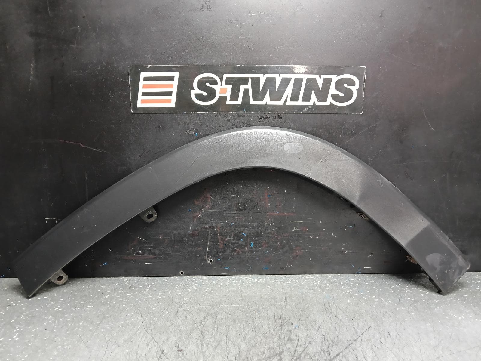 Used auto part listing image: 2017 TOYOTA KLUGER WHEEL ARCH FLARE LH REAR, DOOR ARCH MOULD, GSU50-GSU55, 12/13-02/21 0000390261
