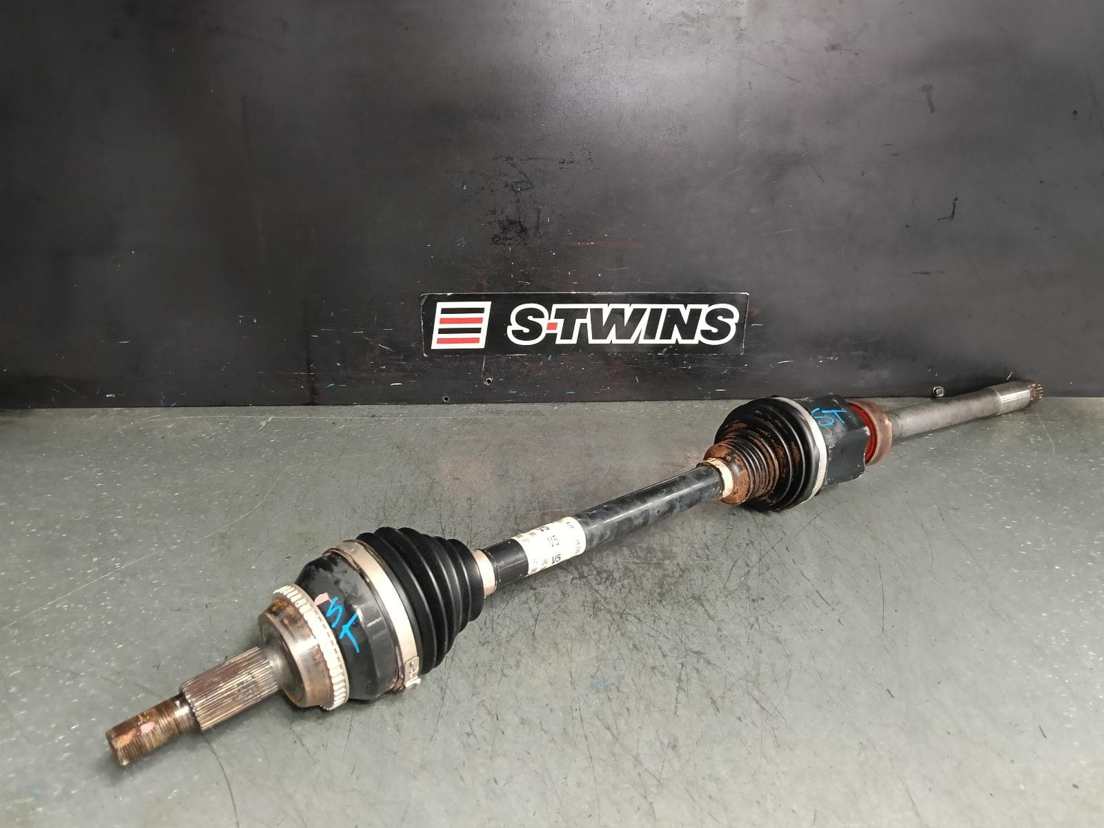 Used auto part listing image: 2017 TOYOTA KLUGER RIGHT DRIVESHAFT FRONT, AUTO, AWD, PETROL, 3.5, 2GR-FKS, UA80F, GSU50/GSU55, 11/16-02/21 0000390267