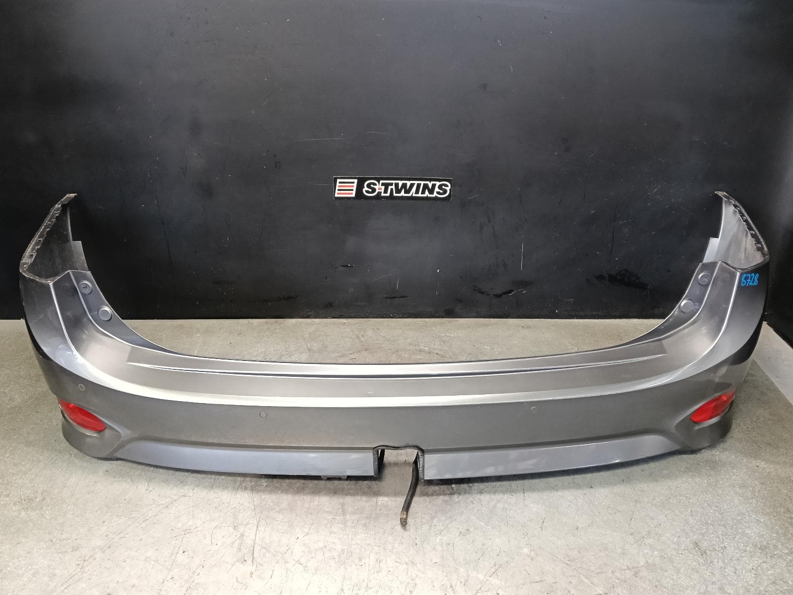 Used auto part listing image: 2021 LDV G10 VAN REAR BUMPER SV7A, BUMPER BAR, TAILGATE, EXECUTIVE, WAGON, 01/18-08/22 0000394459