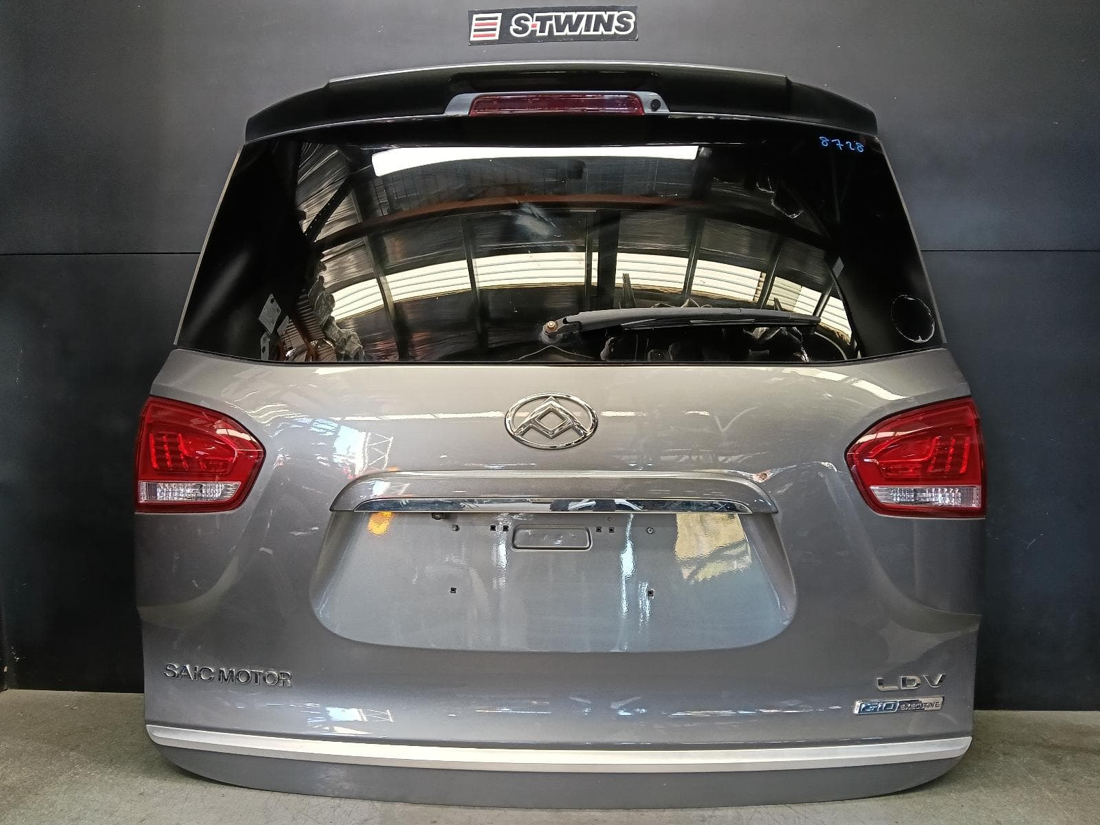 Used auto part listing image: 2021 LDV G10 VAN BOOTLID TAILGATE SV7A, TAILGATE, W/ WIPER, NON POWER LIFTGATE TYPE, WAGON, 04/15-08/22 0000394460