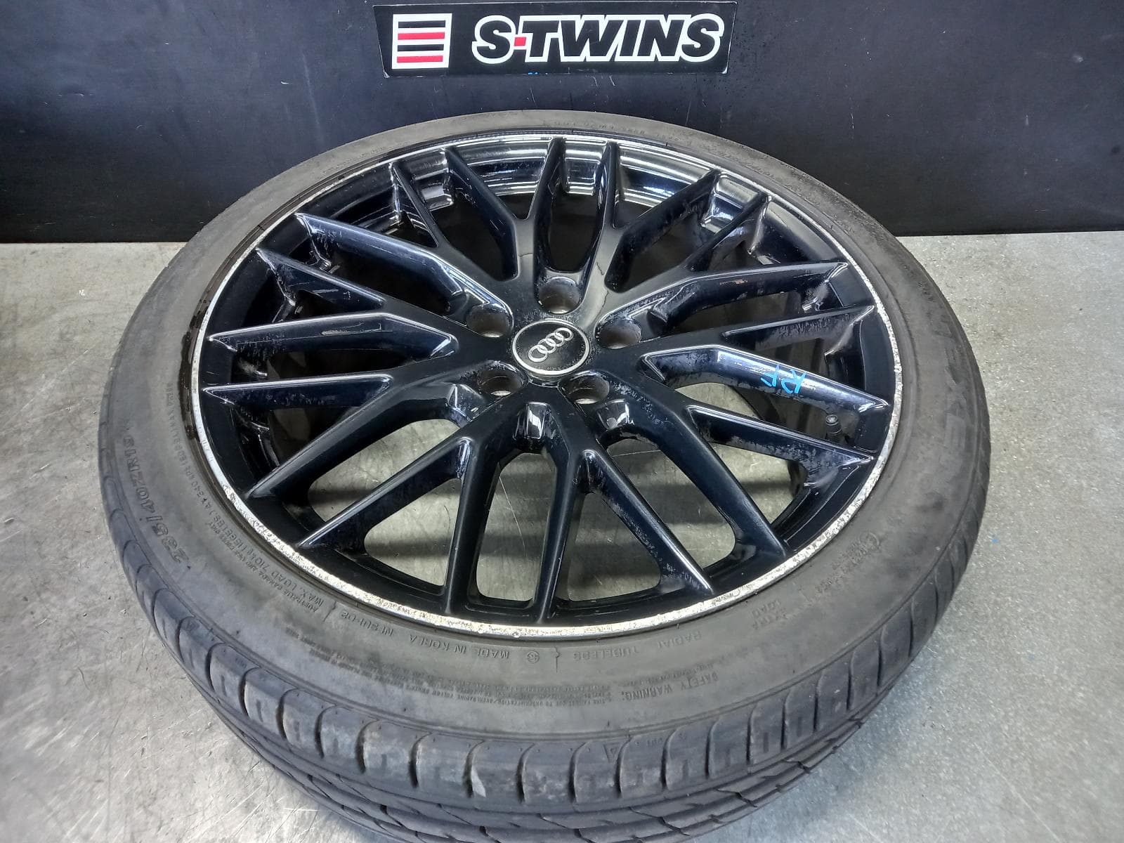 Used auto part listing image: 2018 AUDI Q2 WHEEL MAG FACTORY, 19X8IN, 10 Y-SPOKE, HIGH GLOSS BLACK, GA, 10/16-01/21 0000328700
