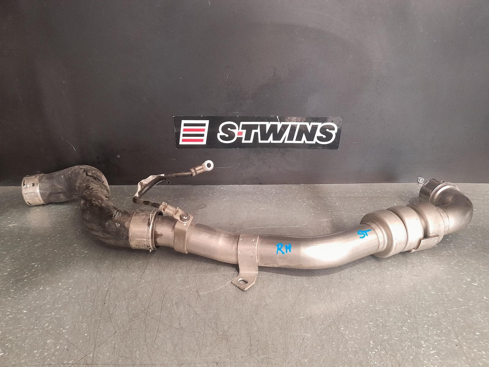 Used auto part listing image: 2019 NISSAN NAVARA INTERCOOLER NP300, UPPER TURBO TO INTERCOOLER PIPE (RH SIDE), DIESEL, 2.3, YS23DDTT (TWIN TURBO), 04/15- 0000329185