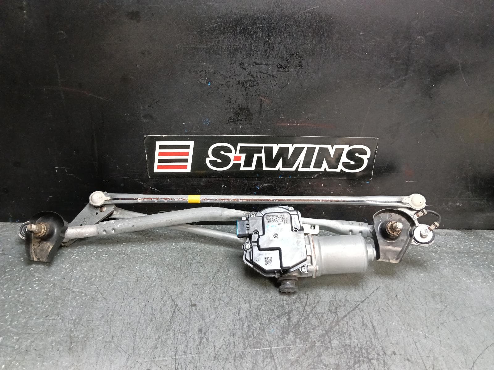 Used auto part listing image: 2023 LEXUS ES SERIES (13-) WIPER MOTOR FRONT, XZ10, 08/18- 0000391307