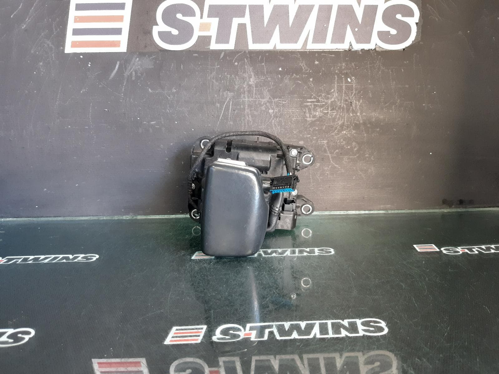 Used auto part listing image: 2017 AUDI Q7 GEAR STICK SHIFTER 4M, NON SQ7, 09/15-03/20 0000330278