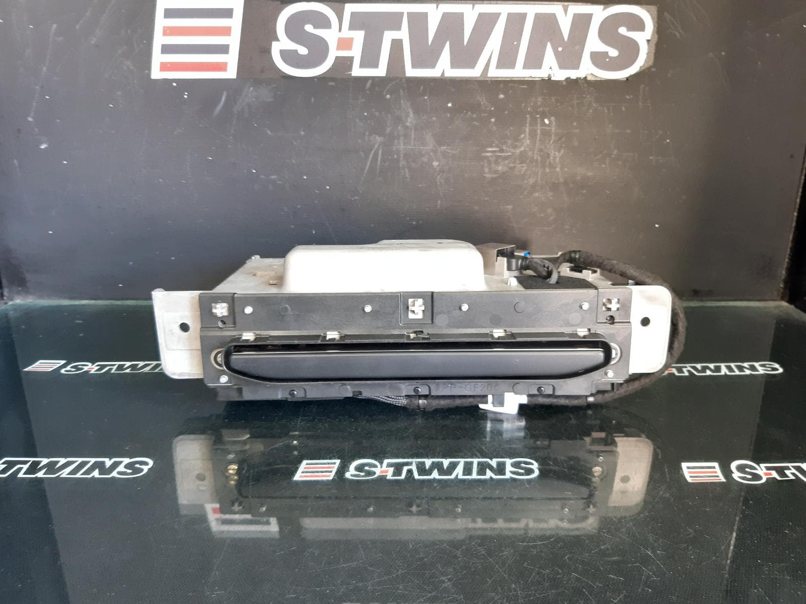 Used auto part listing image: 2017 AUDI Q7 4M, HEAD UNIT, W/ DISPLAY UNIT, 8.3IN SCREEN, 09/15-03/20 0000330292