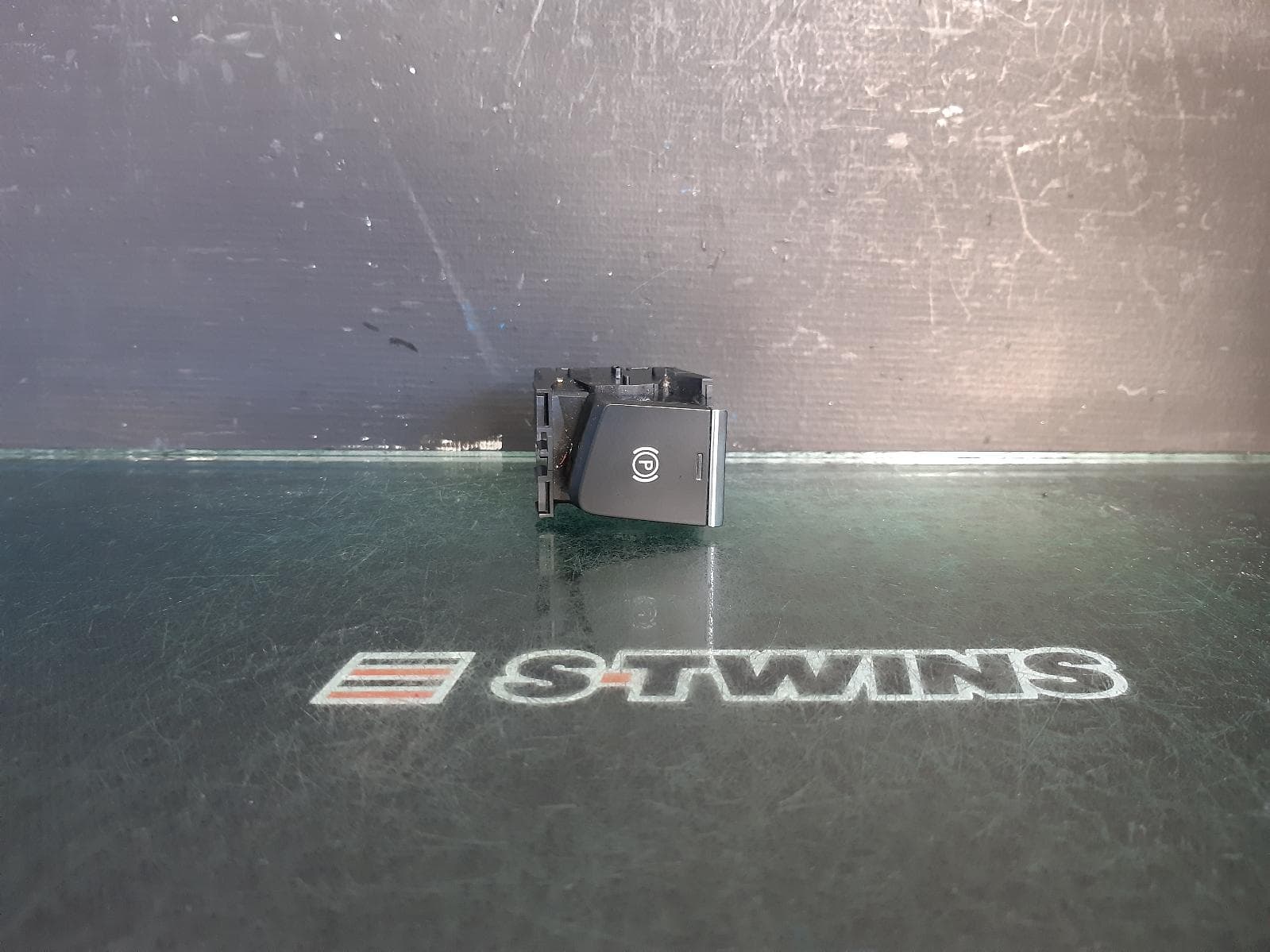 Used auto part listing image: 2017 AUDI Q7 ELECT PARK SWITCH, 4M, 09/15-03/20 0000330294
