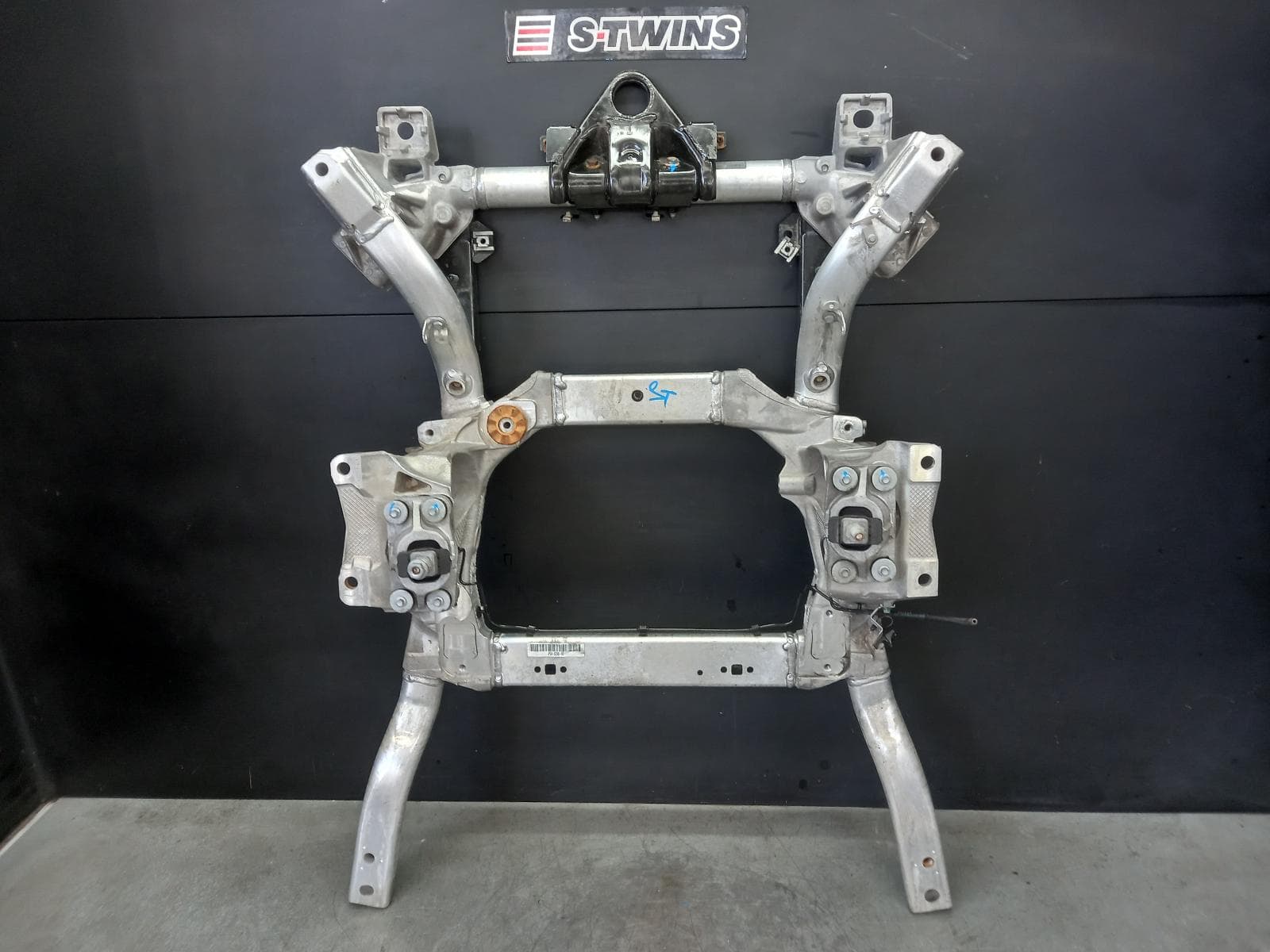Used auto part listing image: 2018 LAND ROVER RANGEROVER SPORT FRT XMEMBER CRADLE L494, CROSSMEMBER, 12/13-04/22 0000329917