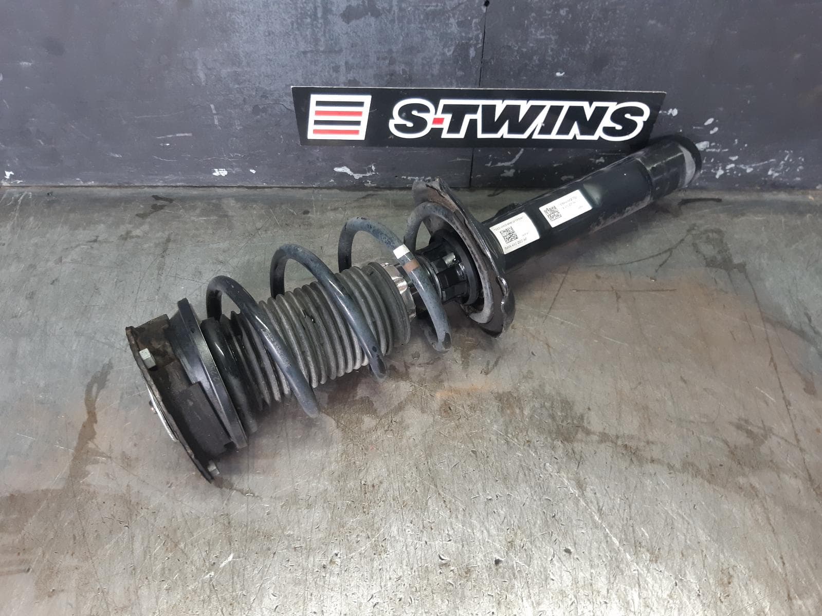 Used auto part listing image: 2021 SKODA OCTAVIA LEFT FRONT STRUT FRONT, LIFTBACK SEDAN/WAGON, AMBITION/STYLE, STANDARD TYPE, NX, 12/20- 0000376908